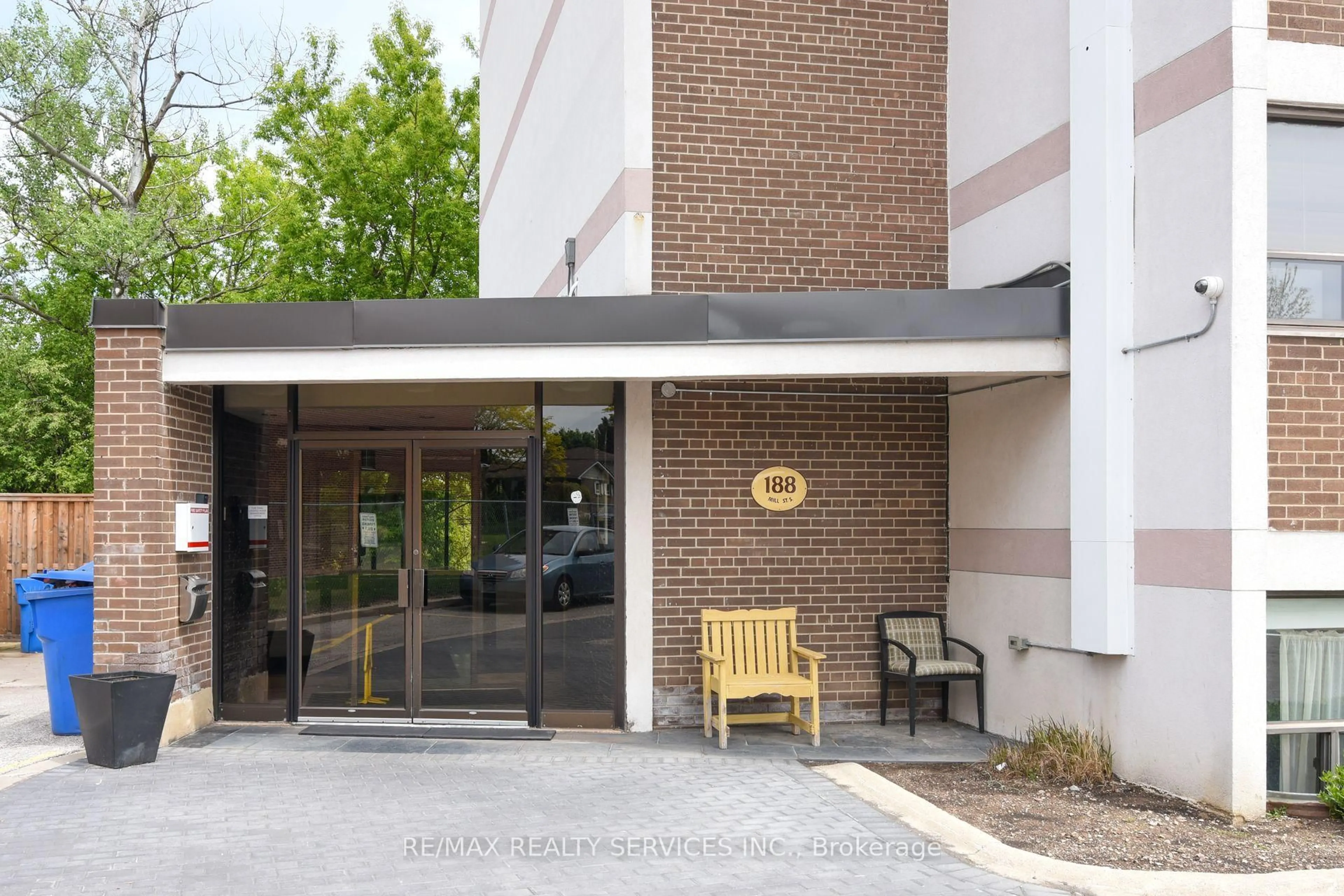 Patio, building for 188 Mill St #213, Brampton Ontario L6Y 1T8