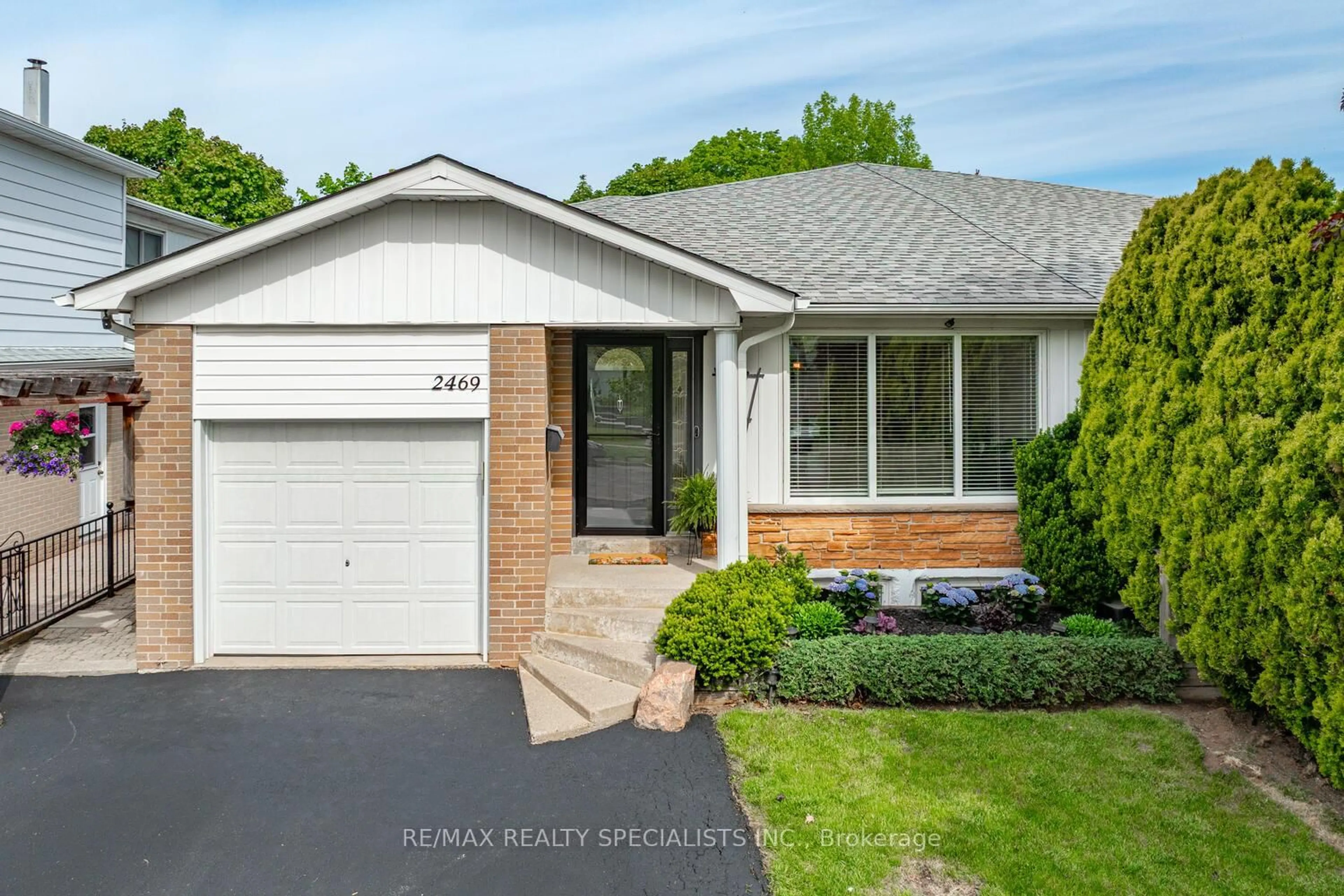 Home with brick exterior material, street for 2469 Glamworth Cres, Mississauga Ontario L5K 1G4