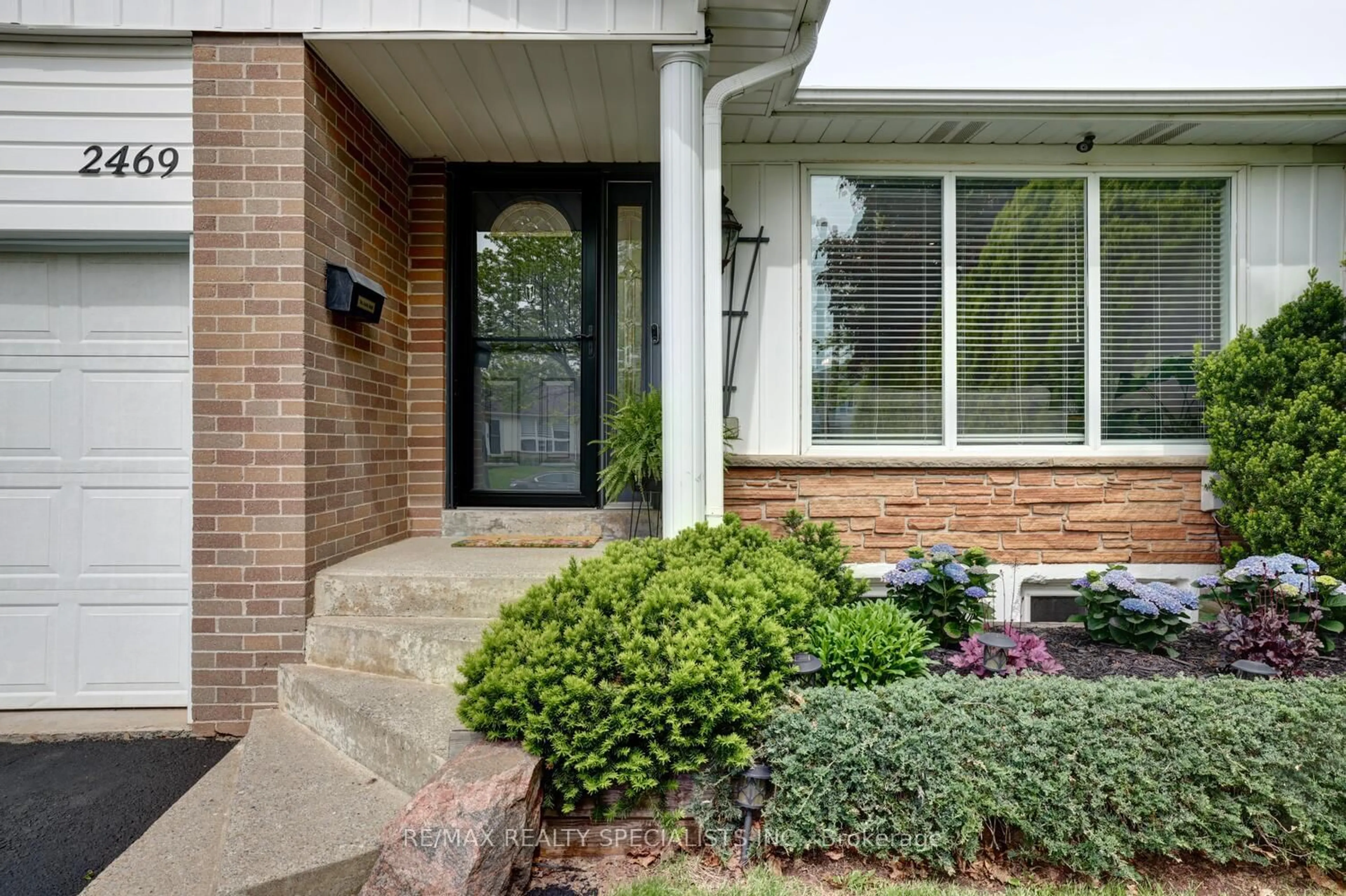 Home with brick exterior material, street for 2469 Glamworth Cres, Mississauga Ontario L5K 1G4