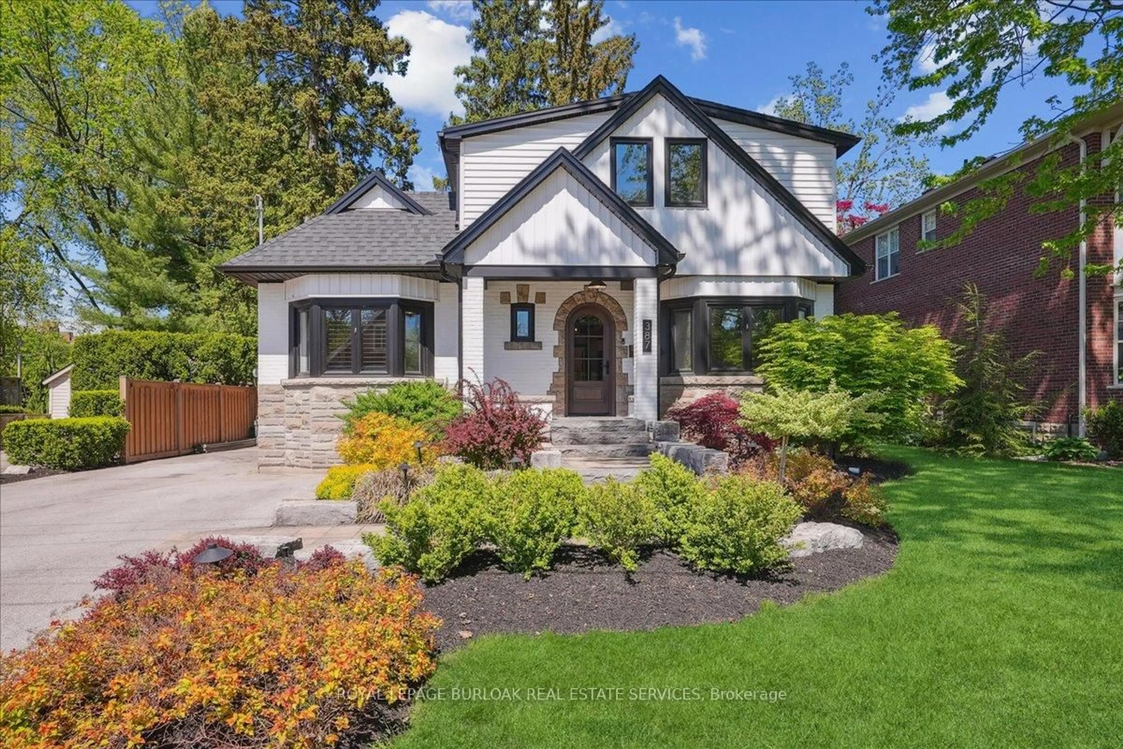 Home with brick exterior material, street for 387 Seneca Ave, Burlington Ontario L7R 3A1
