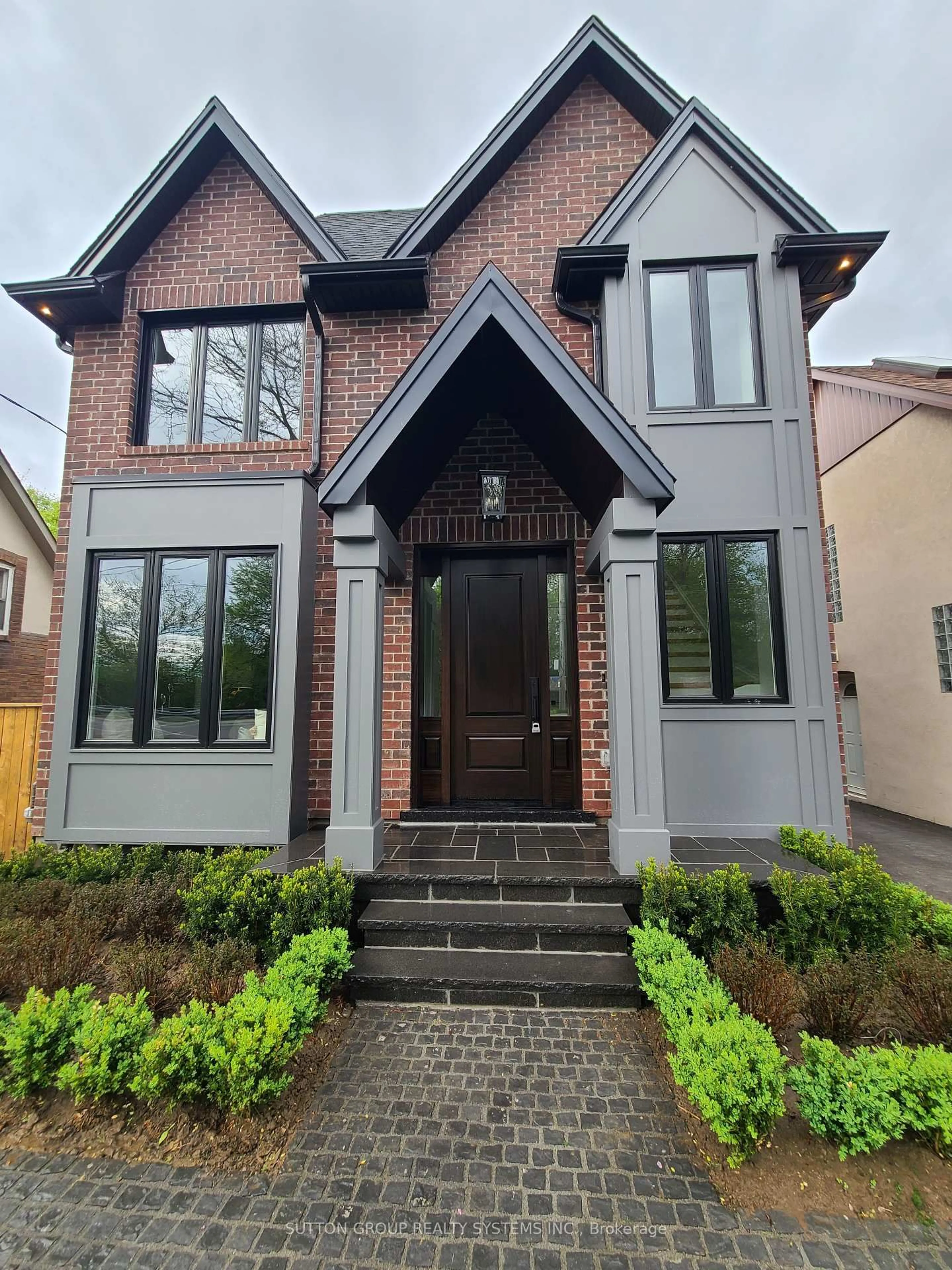 Home with brick exterior material, street for 21 South Kingsway, Toronto Ontario M6S 3T2