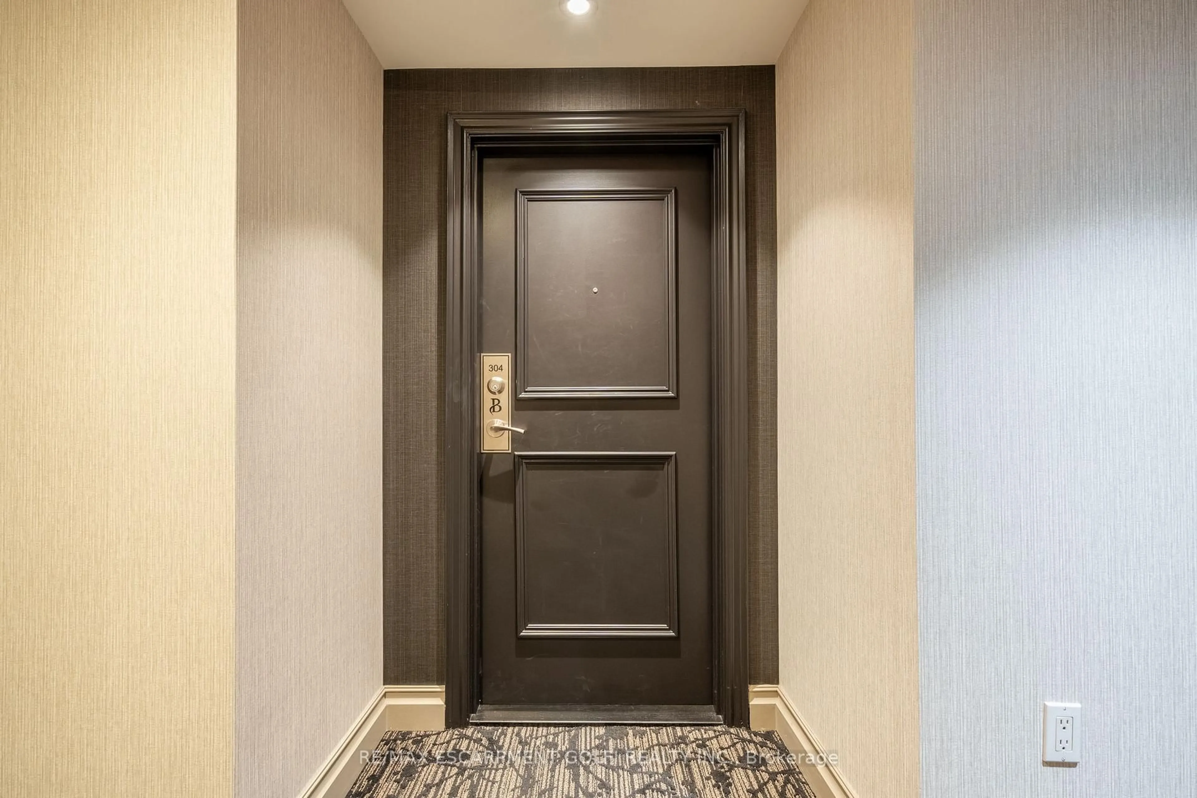 Indoor entryway for 1477 Lakeshore Rd #304, Burlington Ontario L7S 1B5