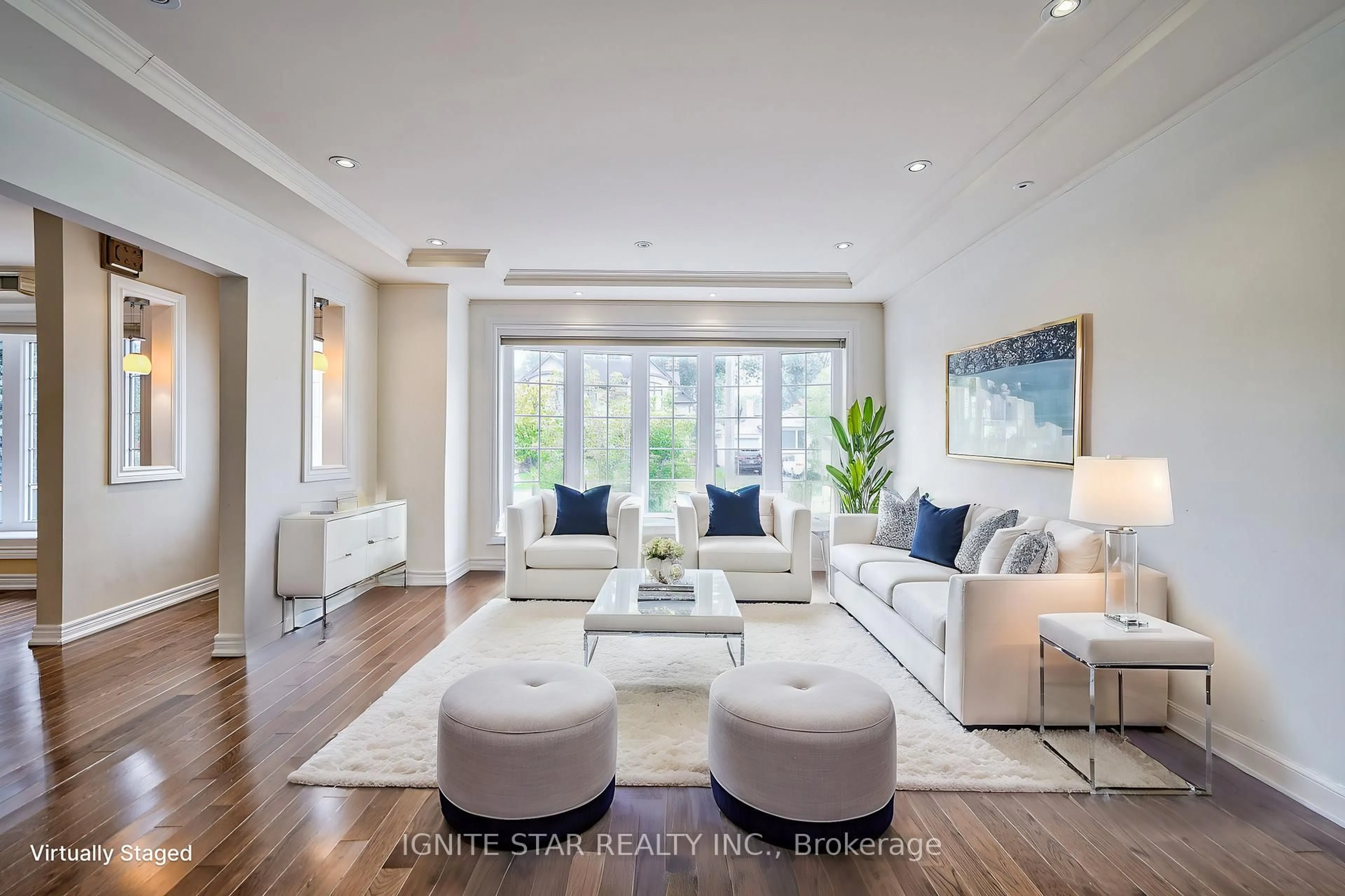 Living room with furniture, unknown for 580 Arbor Rd, Mississauga Ontario L5G 2J8