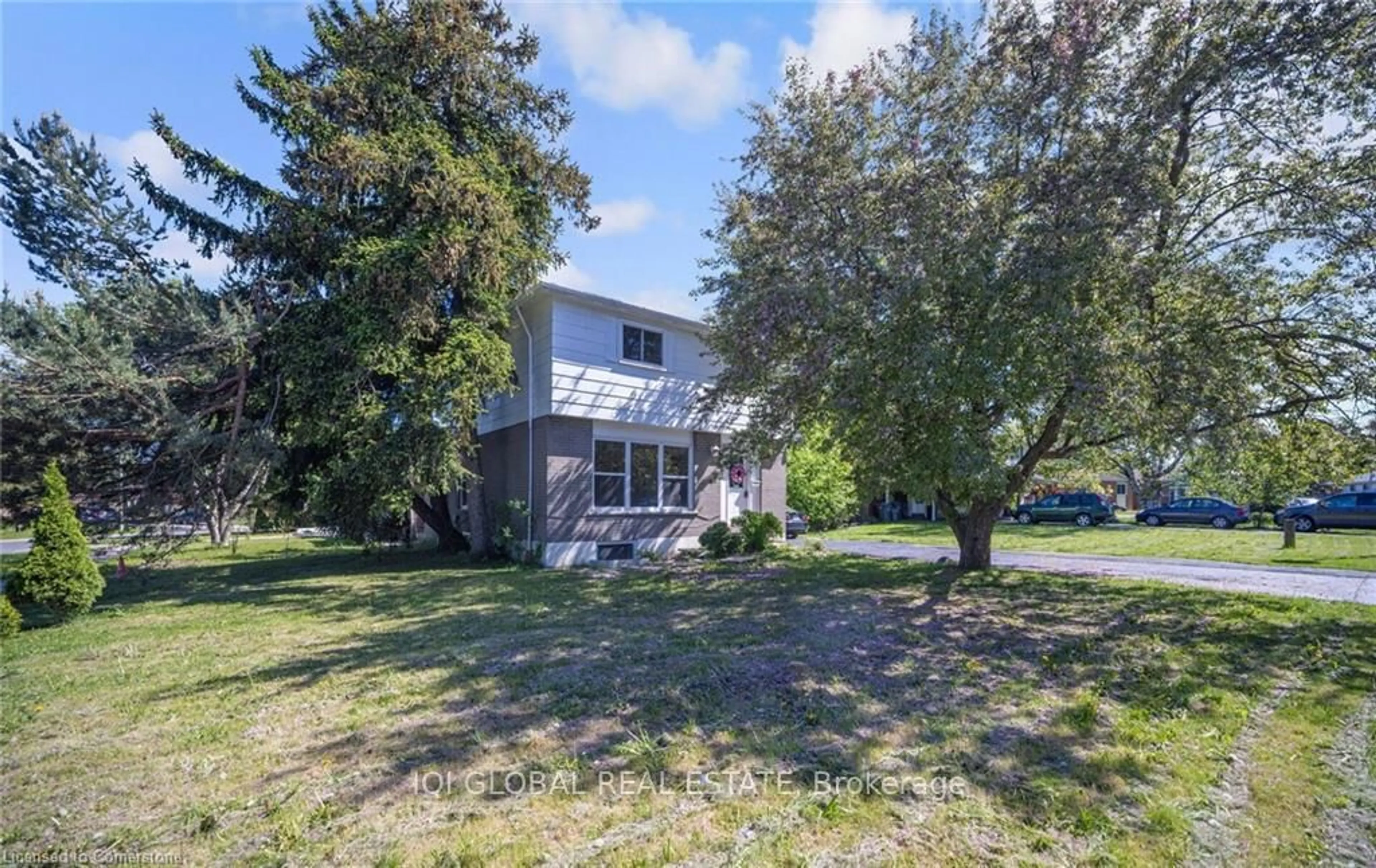 A pic from outside/outdoor area/front of a property/back of a property/a pic from drone, unknown for 1 Finchley Cres, Brampton Ontario L6T 3P5