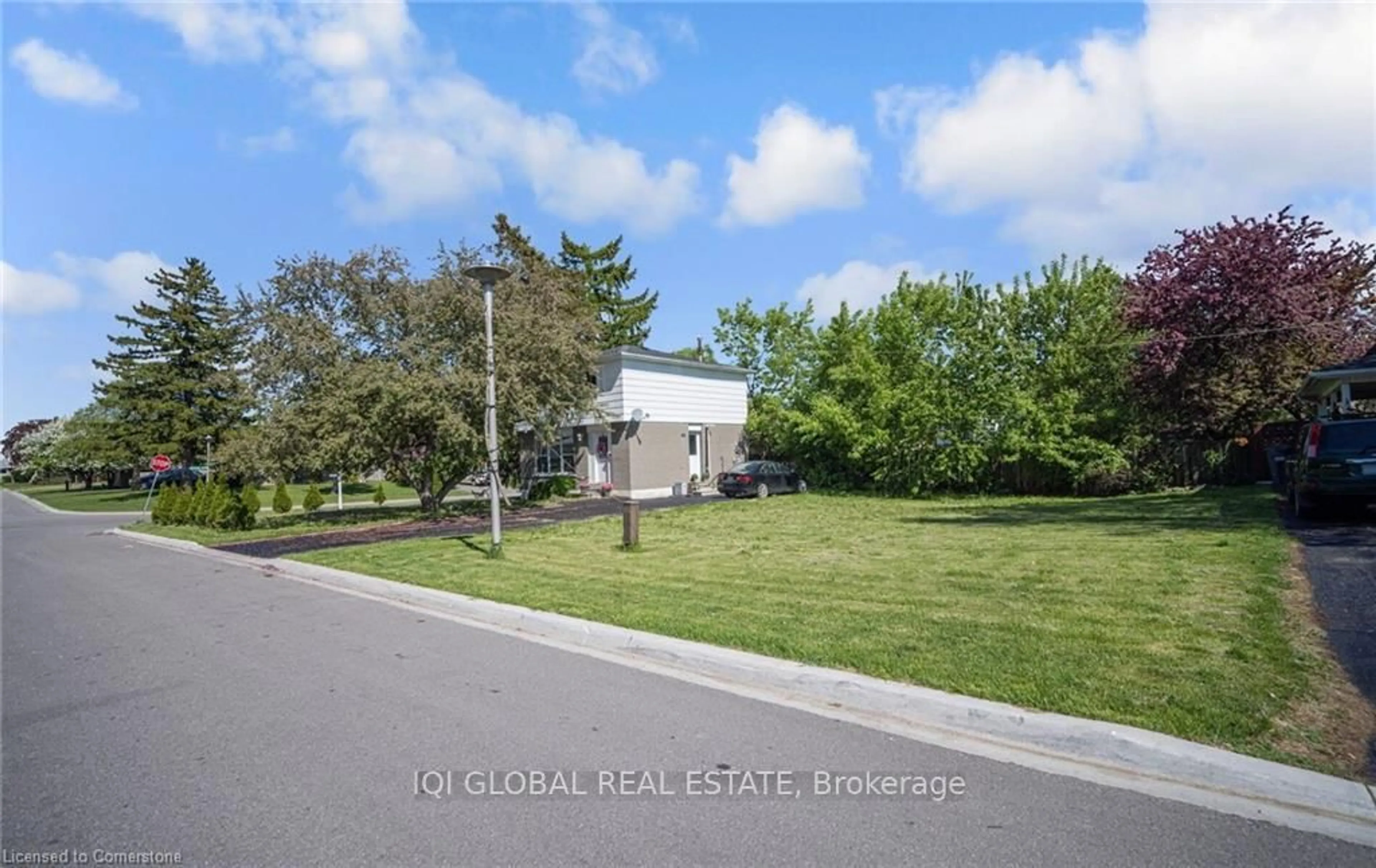 A pic from outside/outdoor area/front of a property/back of a property/a pic from drone, water/lake/river/ocean view for 1 Finchley Cres, Brampton Ontario L6T 3P5