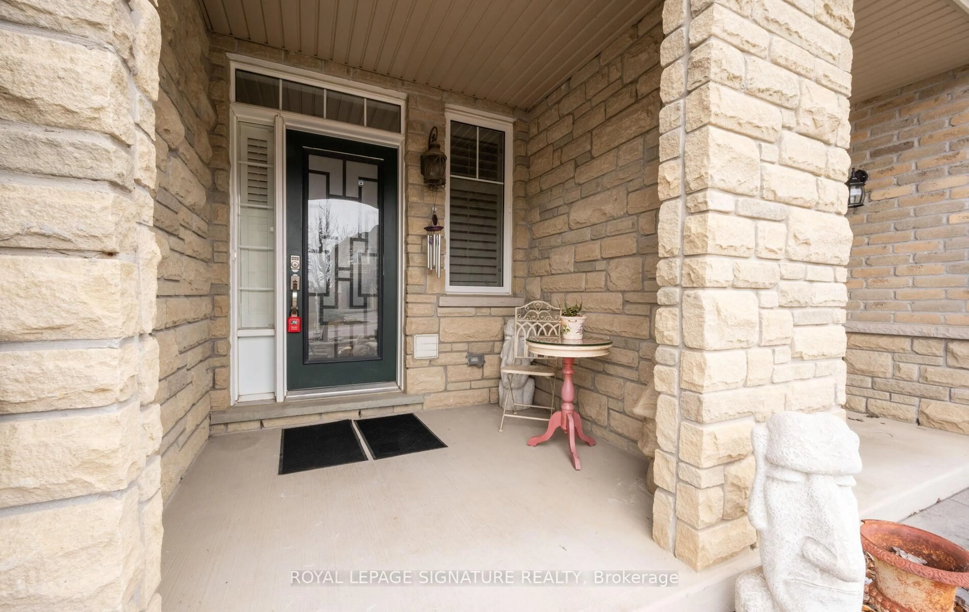 Indoor entryway for 22 Mcpherson Rd, Caledon Ontario L7C 4A7