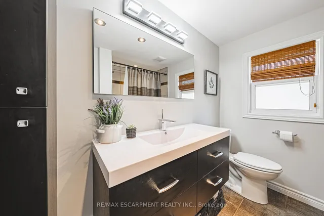 Additional property image - 898 Herberton Pl