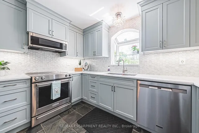 Additional property image - 898 Herberton Pl