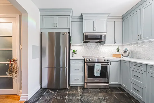 Additional property image - 898 Herberton Pl