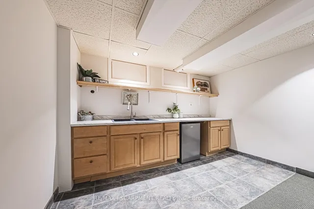 Additional property image - 898 Herberton Pl