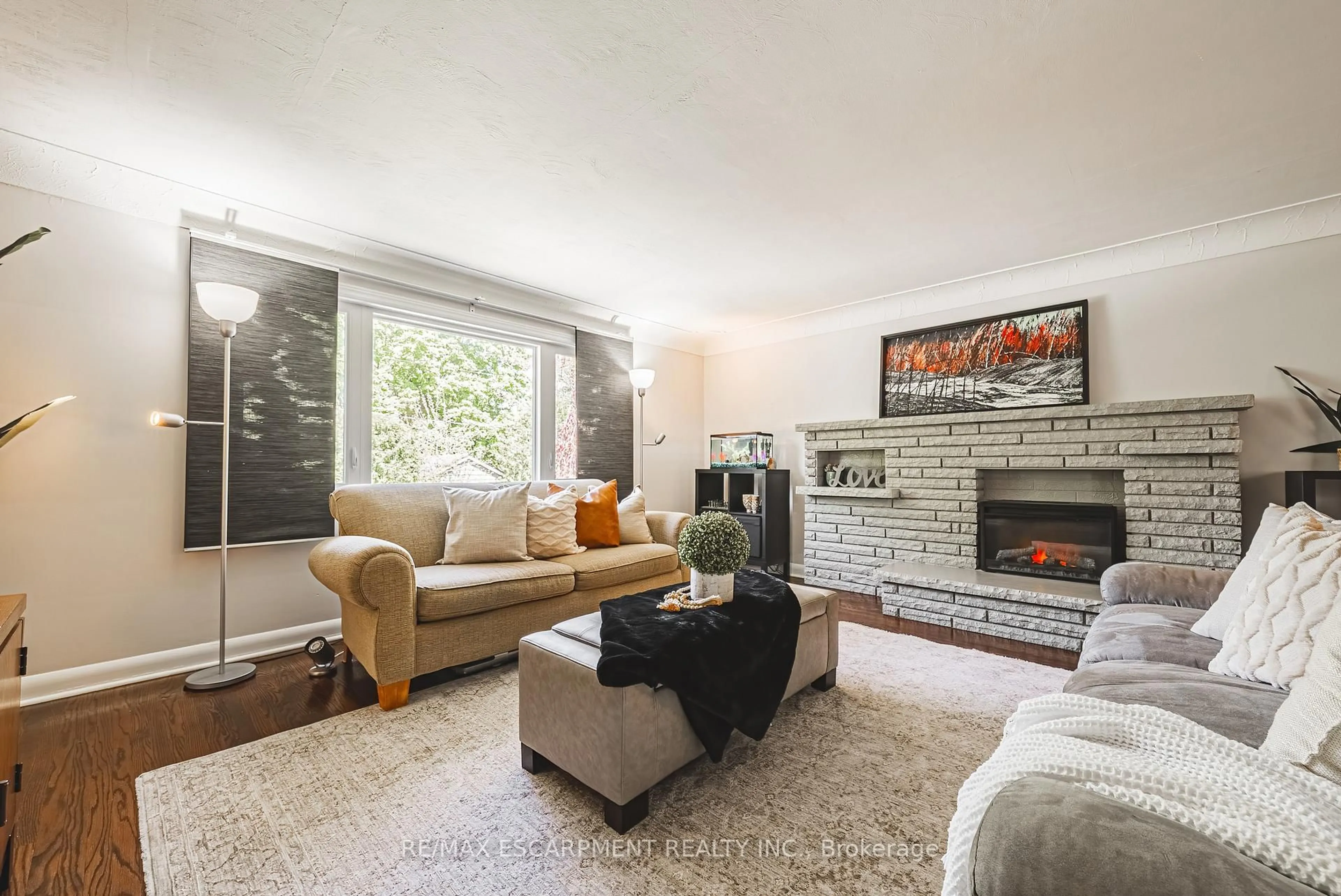 Living room with furniture, unknown for 898 Herberton Pl, Burlington Ontario L7T 2K5