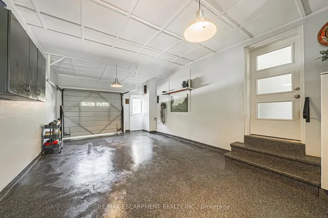 Additional property image - 898 Herberton Pl