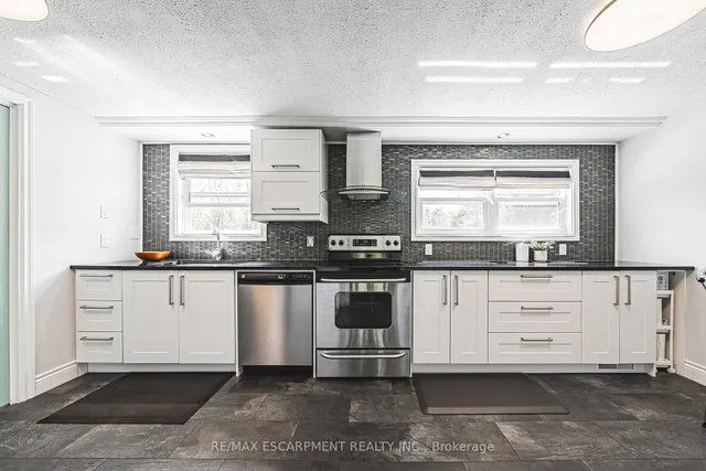 Additional property image - 898 Herberton Pl