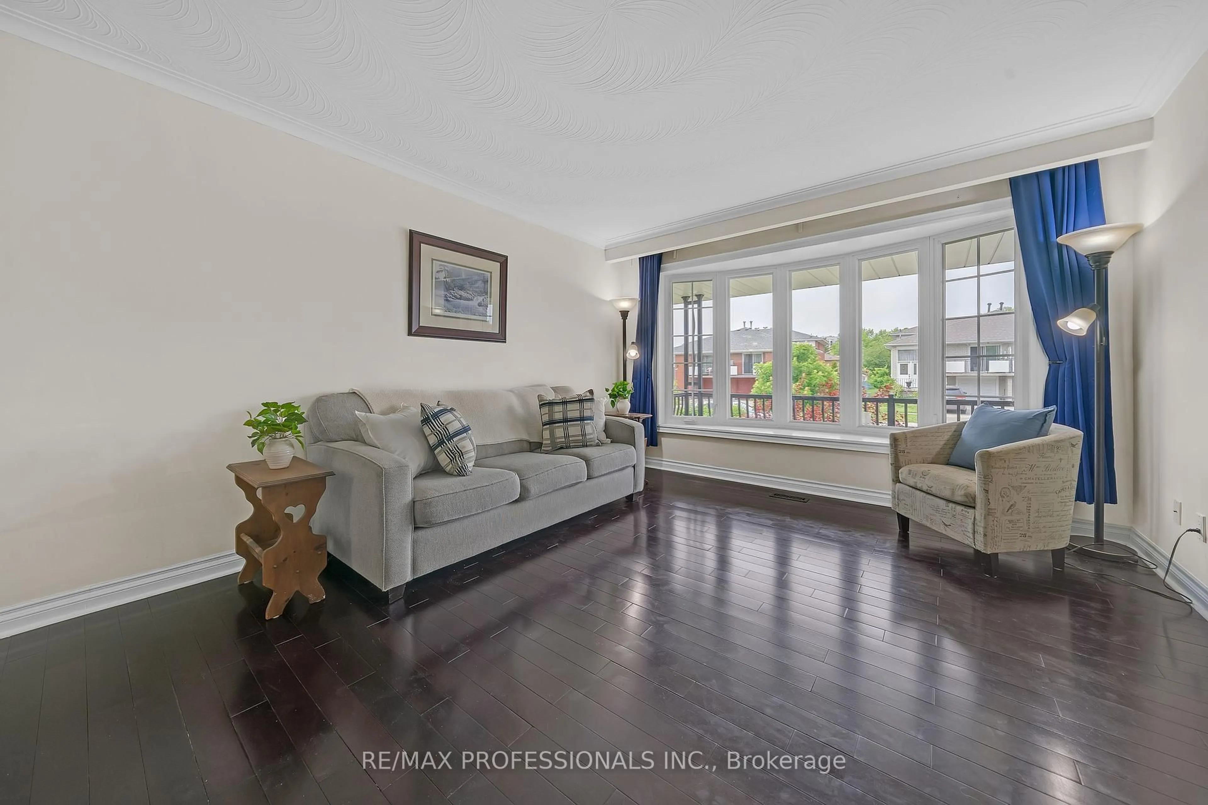 Living room with furniture, unknown for 3561 Haven Glenn N/A, Mississauga Ontario L4X 1X6