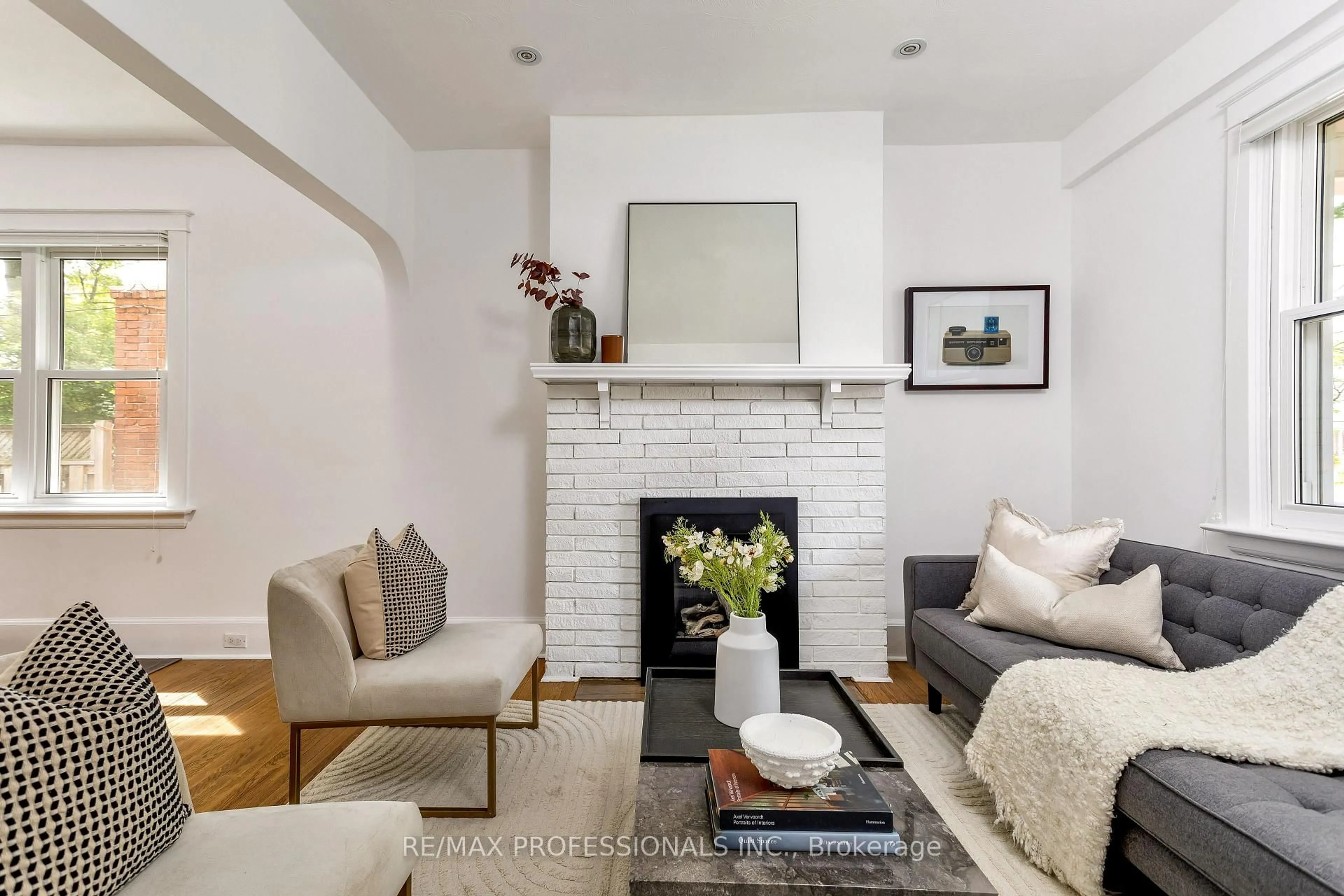 Living room with furniture, unknown for 465 Armadale Ave, Toronto Ontario M6S 3Y1