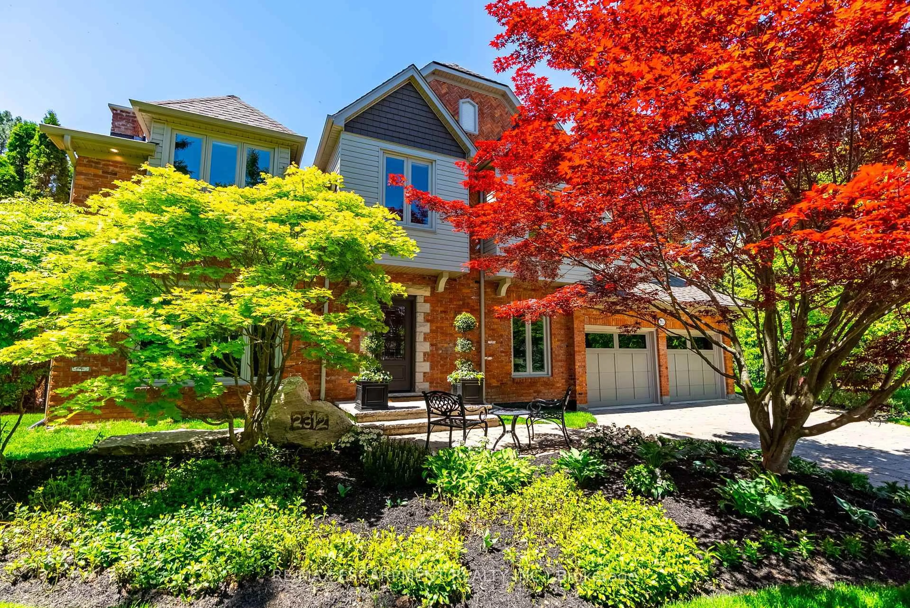 Home with brick exterior material, street for 2312 Hoover Crt, Burlington Ontario L7P 4V2