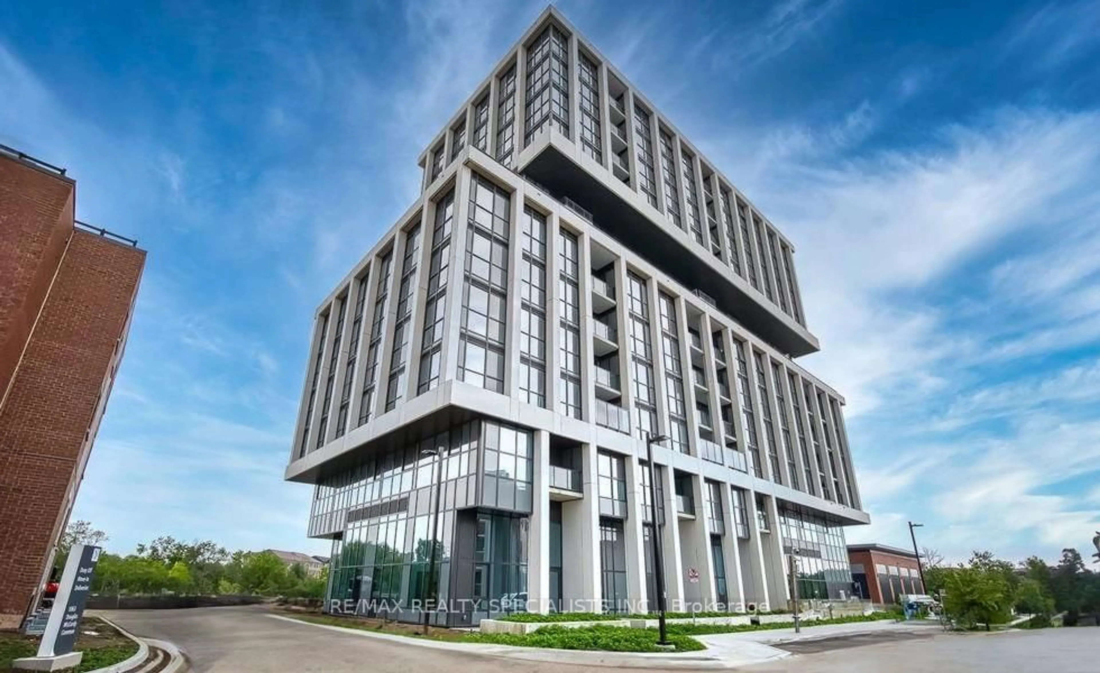 Indoor foyer for 1063 Douglas McCurdy Common #210, Mississauga Ontario L5G 0C5