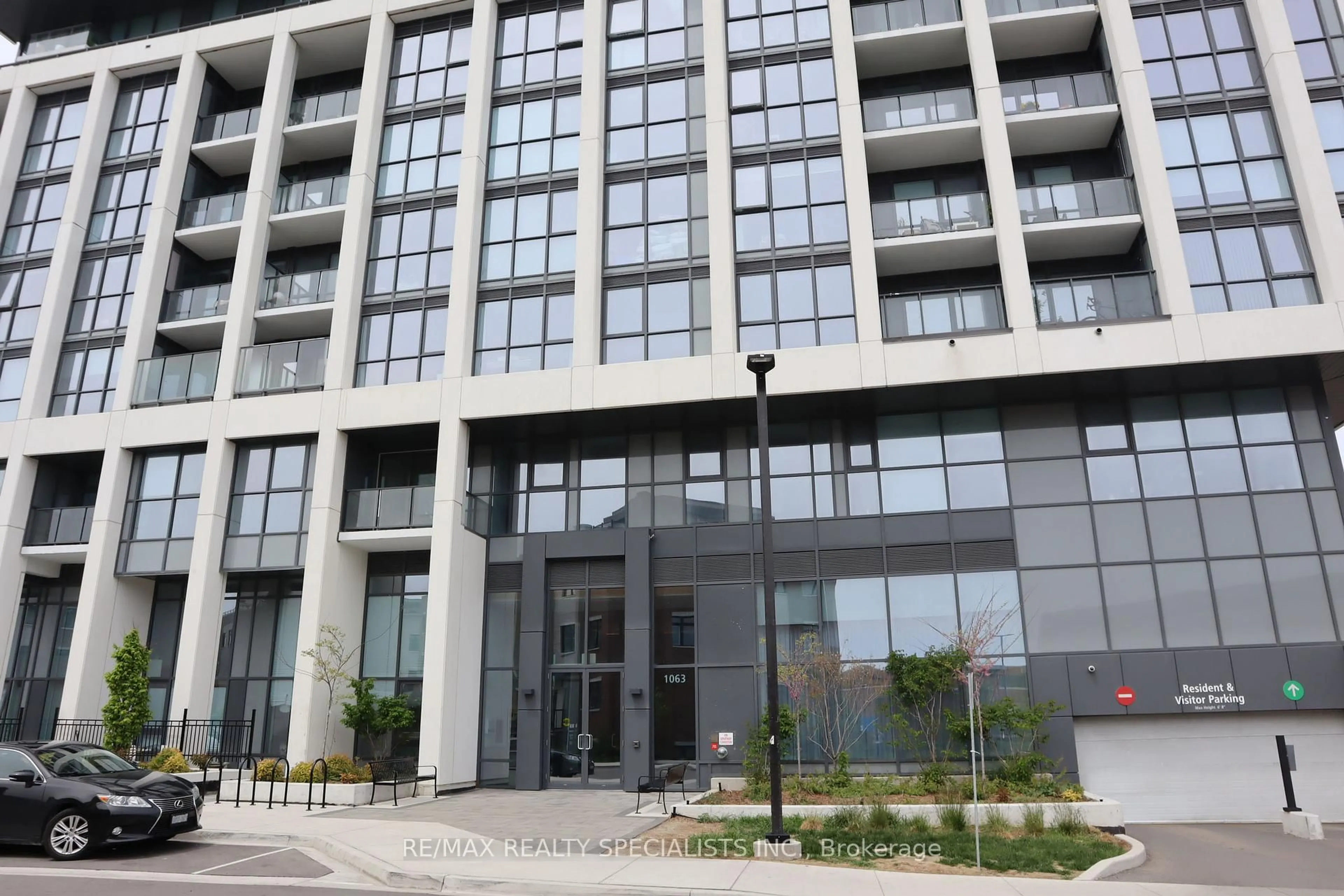 Indoor foyer for 1063 Douglas McCurdy Common #210, Mississauga Ontario L5G 0C5