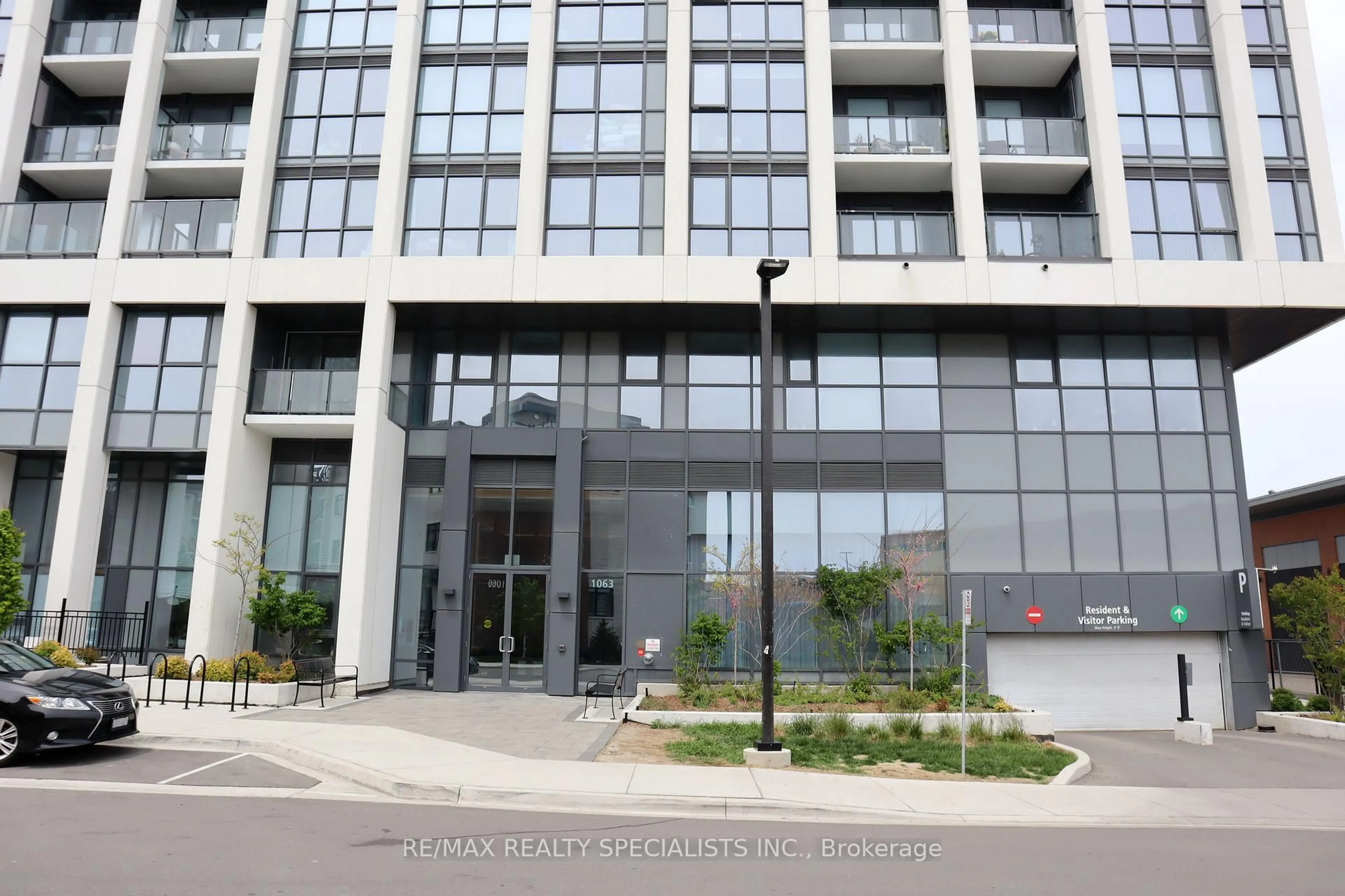 Indoor foyer for 1063 Douglas McCurdy Common #210, Mississauga Ontario L5G 0C5