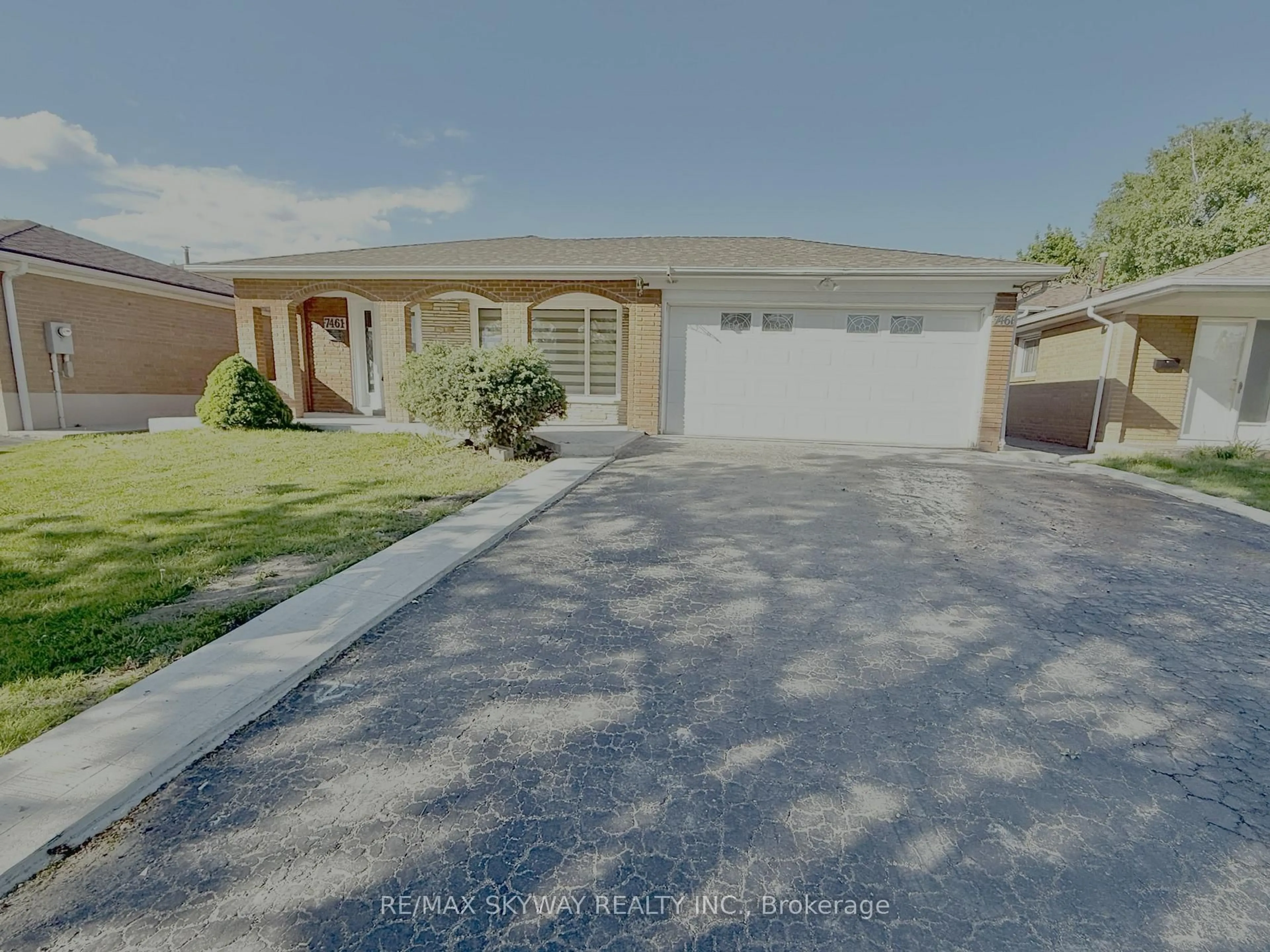A pic from outside/outdoor area/front of a property/back of a property/a pic from drone, street for 7461 Netherwood Rd, Mississauga Ontario L4T 2N7