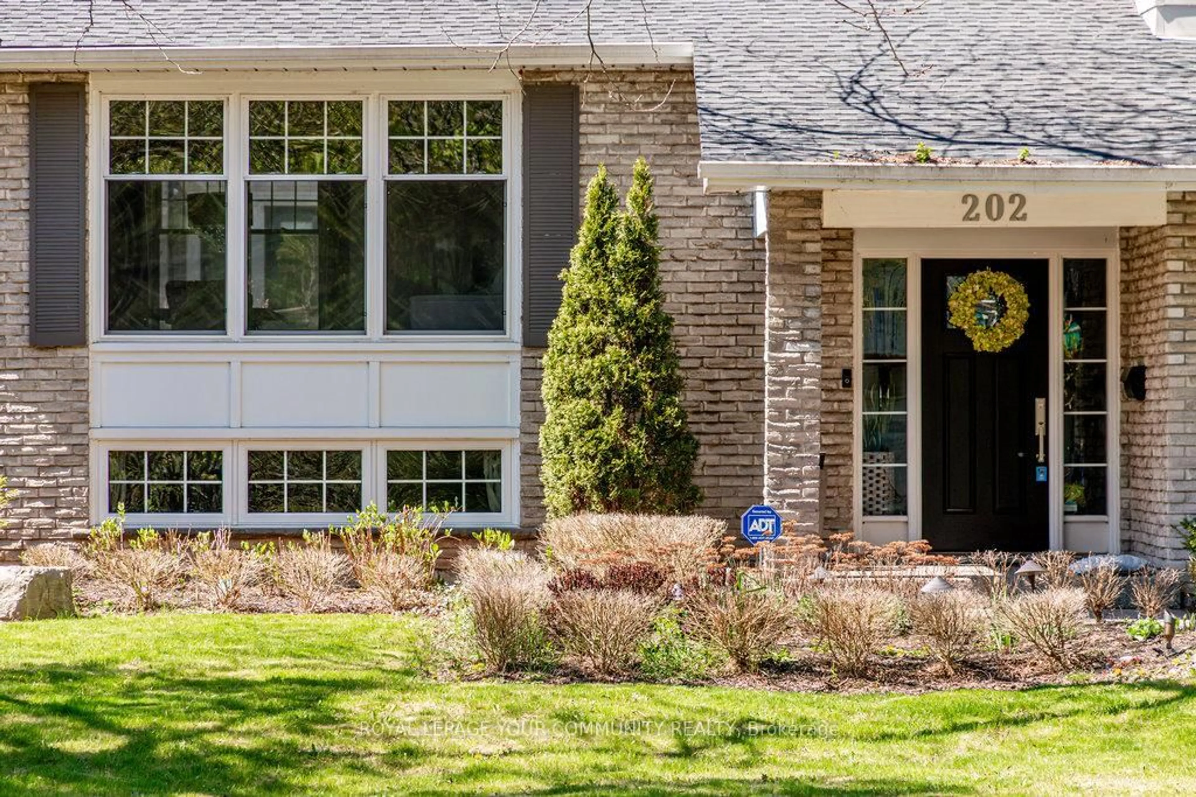 Home with brick exterior material, street for 202 Willowridge Crt, Oakville Ontario L6L 5J2