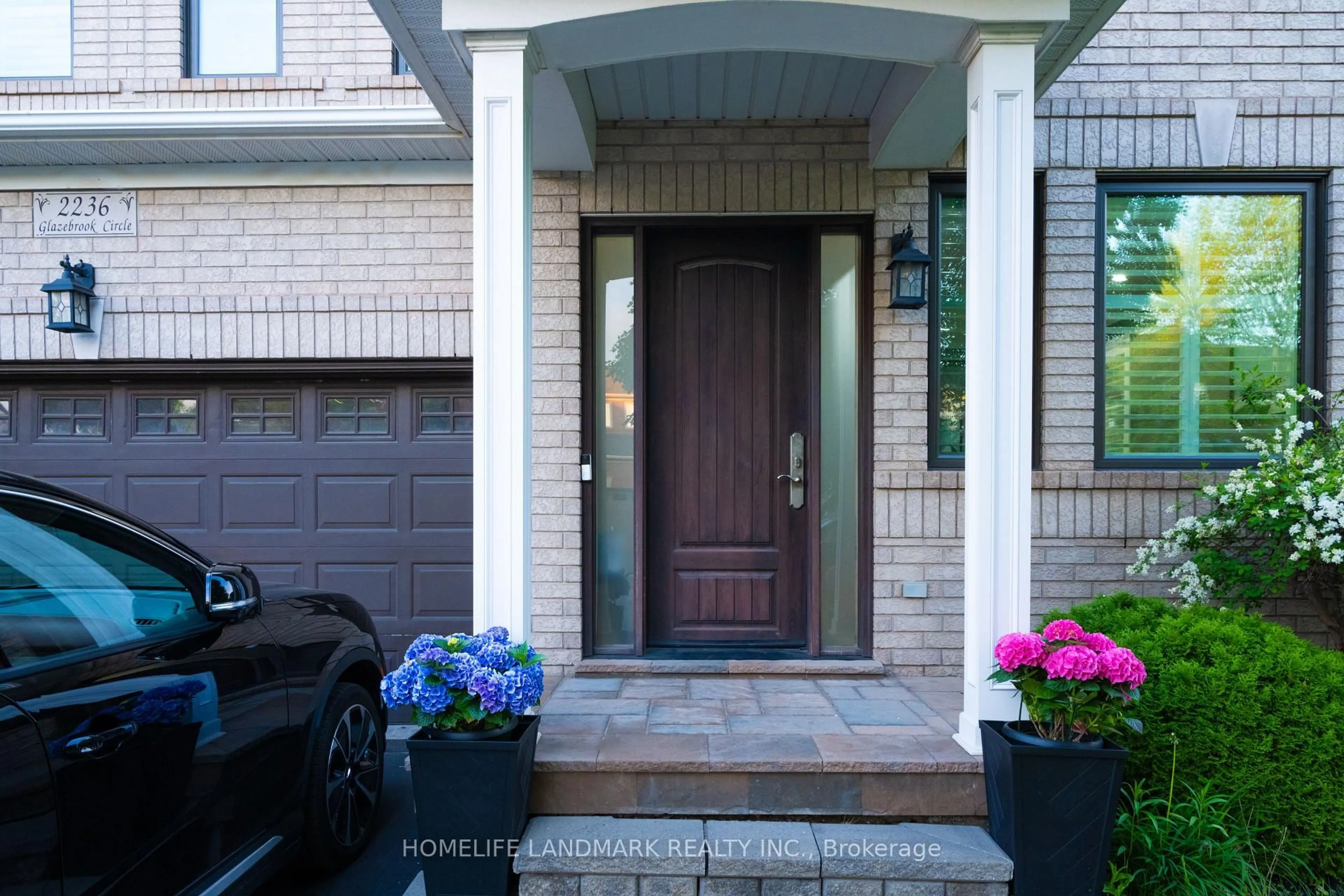 Indoor entryway for 2236 Glazebrook Circ, Oakville Ontario L6M 5B5