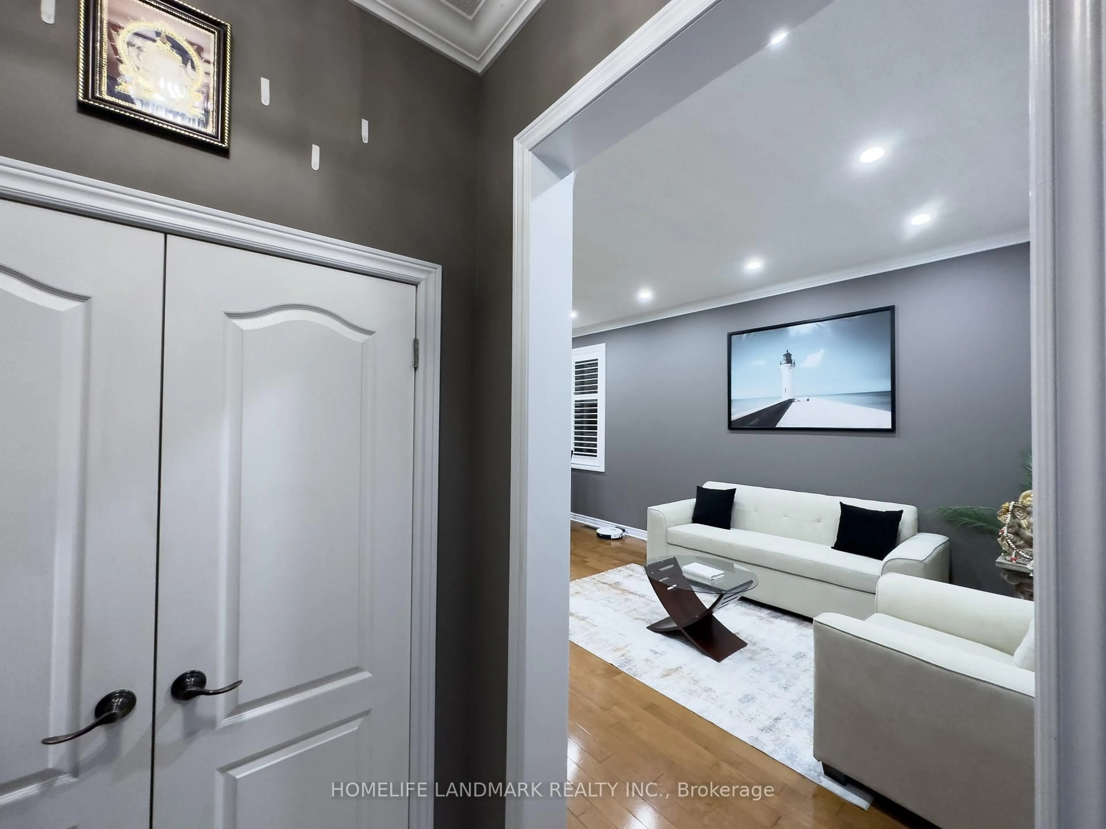 Living room with furniture, unknown for 2236 Glazebrook Circ, Oakville Ontario L6M 5B5