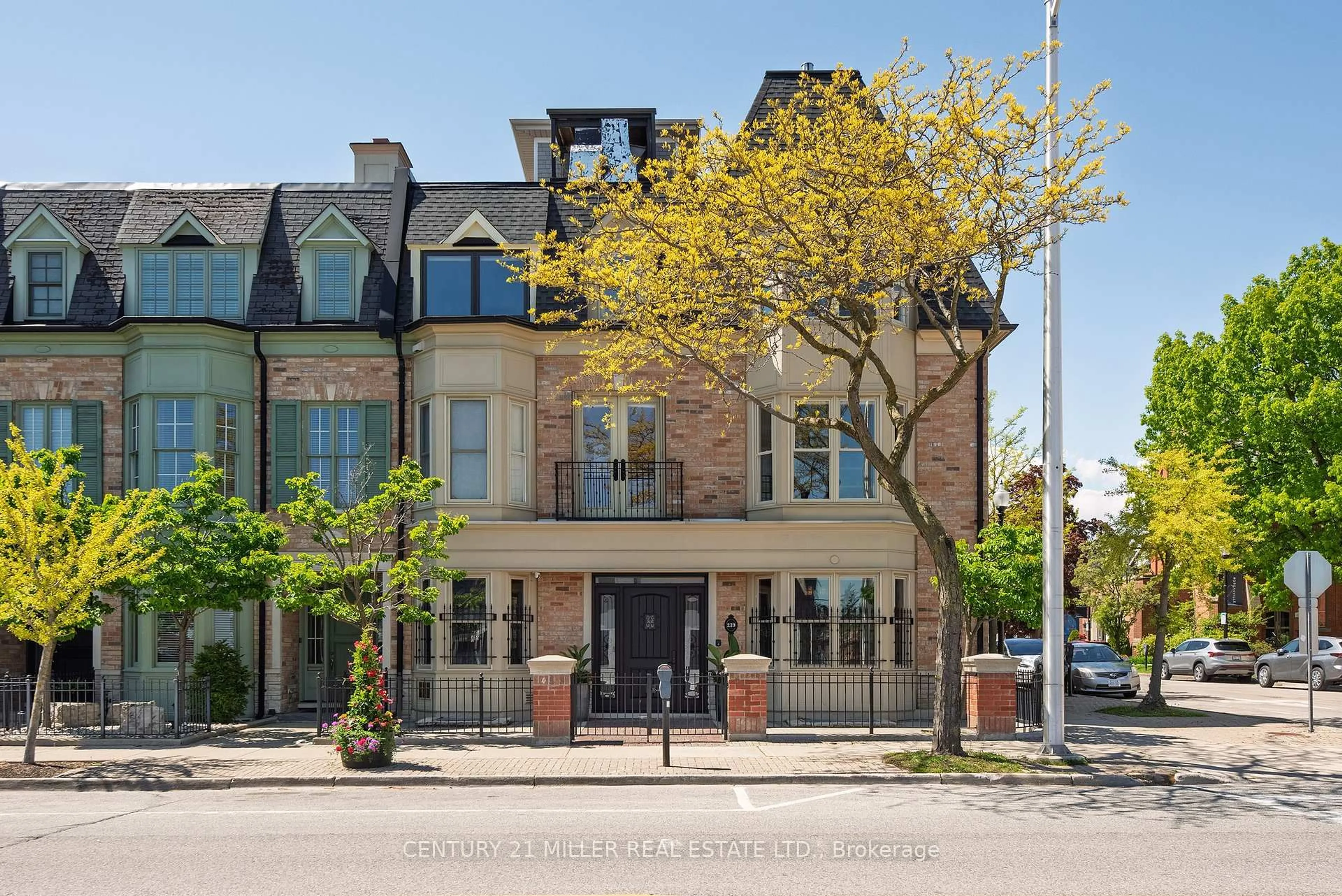 Home with brick exterior material, street for 239 Church St, Oakville Ontario L6J 1N4