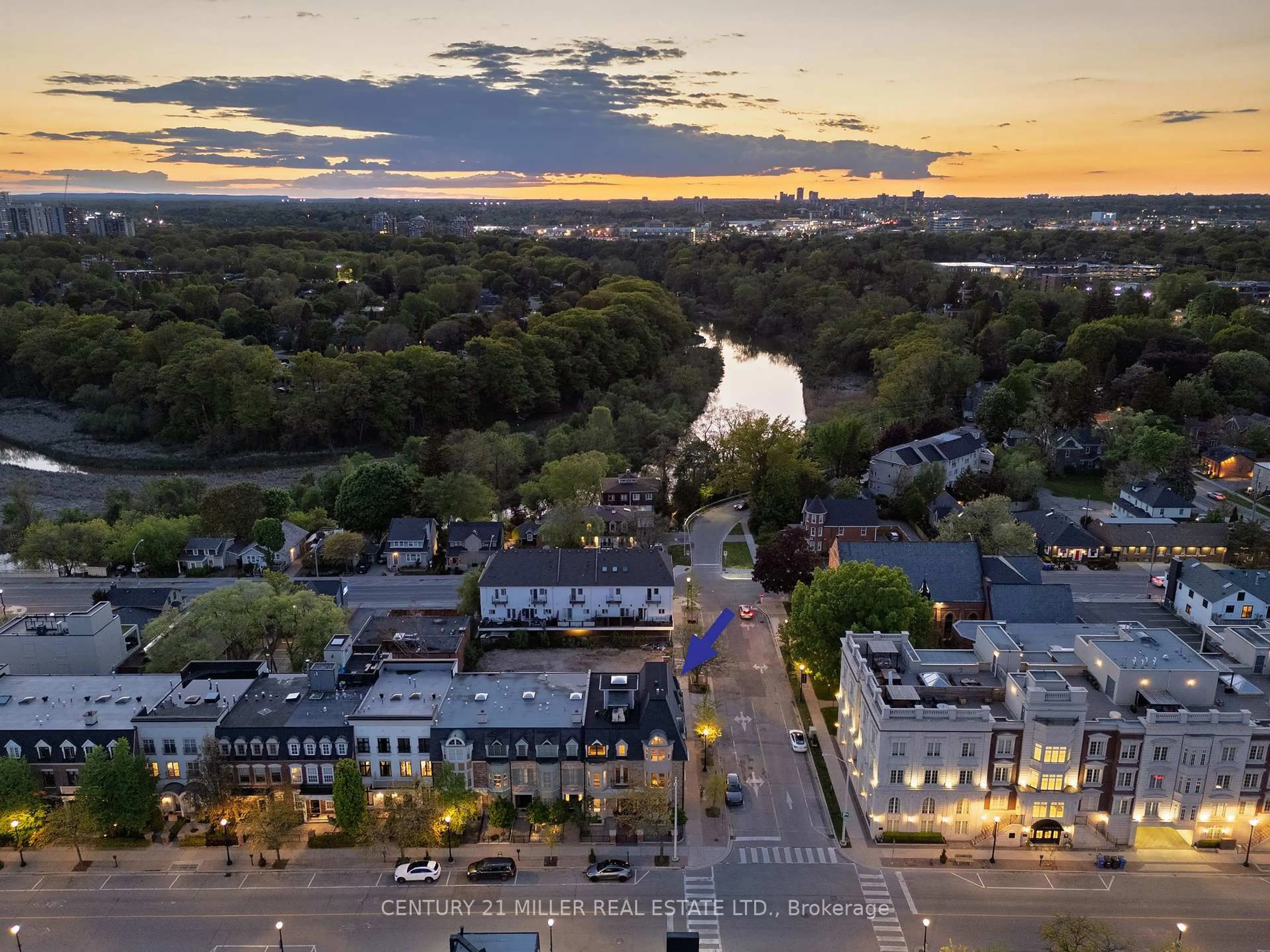 A pic from outside/outdoor area/front of a property/back of a property/a pic from drone, street for 239 Church St, Oakville Ontario L6J 1N4