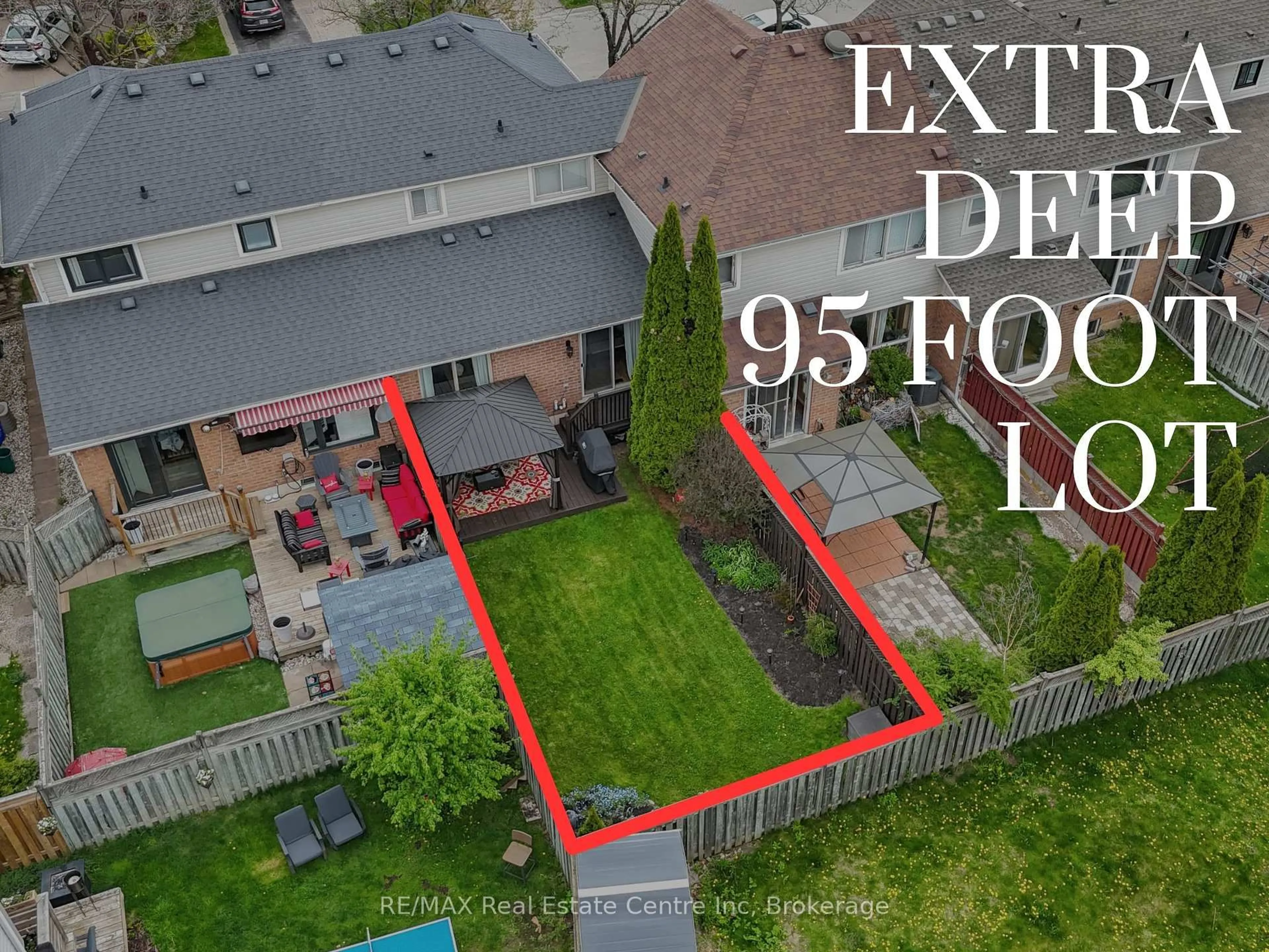 A pic from outside/outdoor area/front of a property/back of a property/a pic from drone, street for 2214 Shadetree Ave, Burlington Ontario L7L 6L4