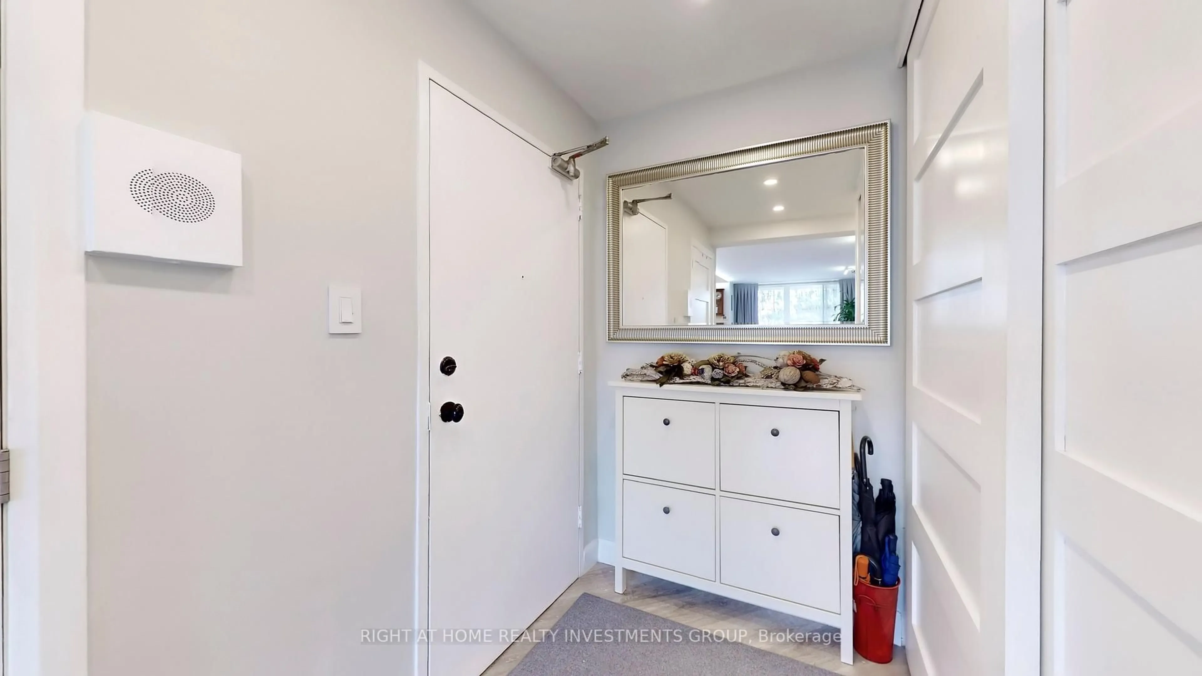 Indoor entryway for 85 Emmett Ave #501, Toronto Ontario M6M 5A2