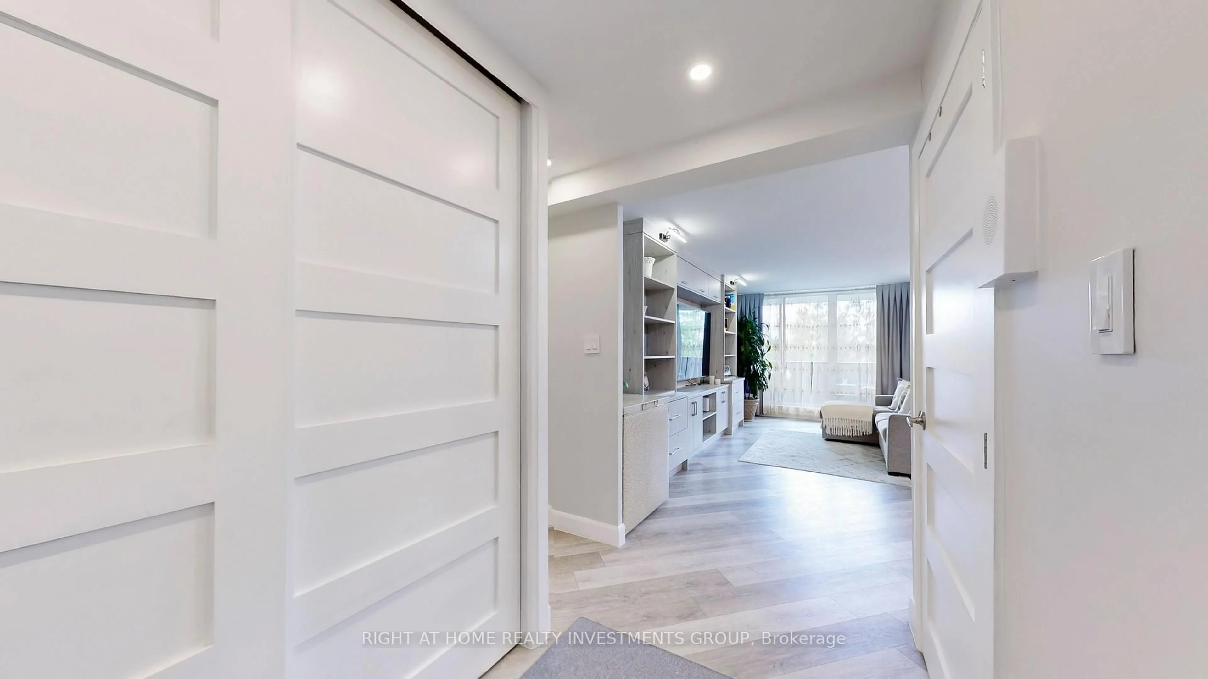 Indoor entryway for 85 Emmett Ave #501, Toronto Ontario M6M 5A2