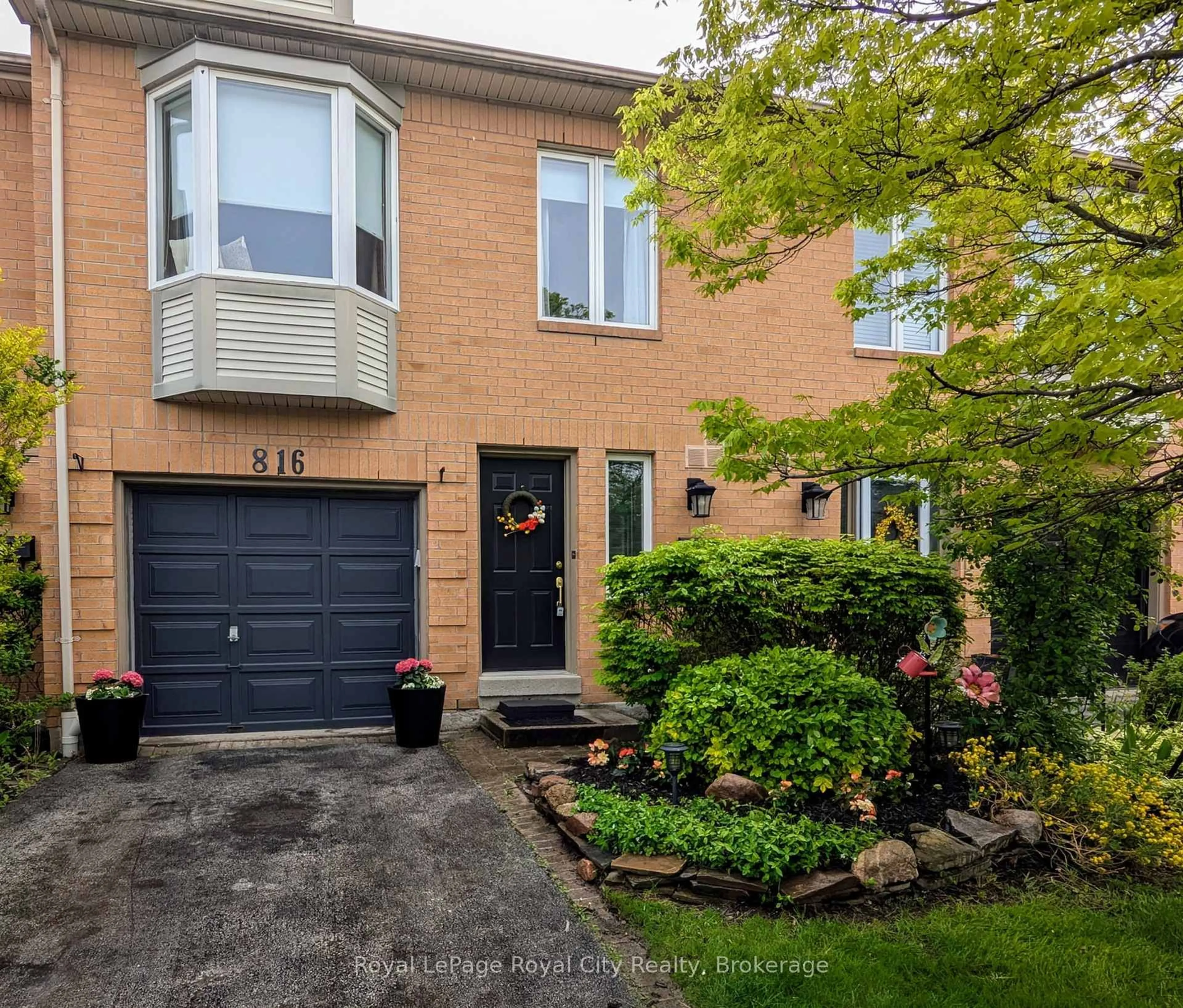 Home with brick exterior material, street for 816 Village Green Blvd, Mississauga Ontario L5E 3H8