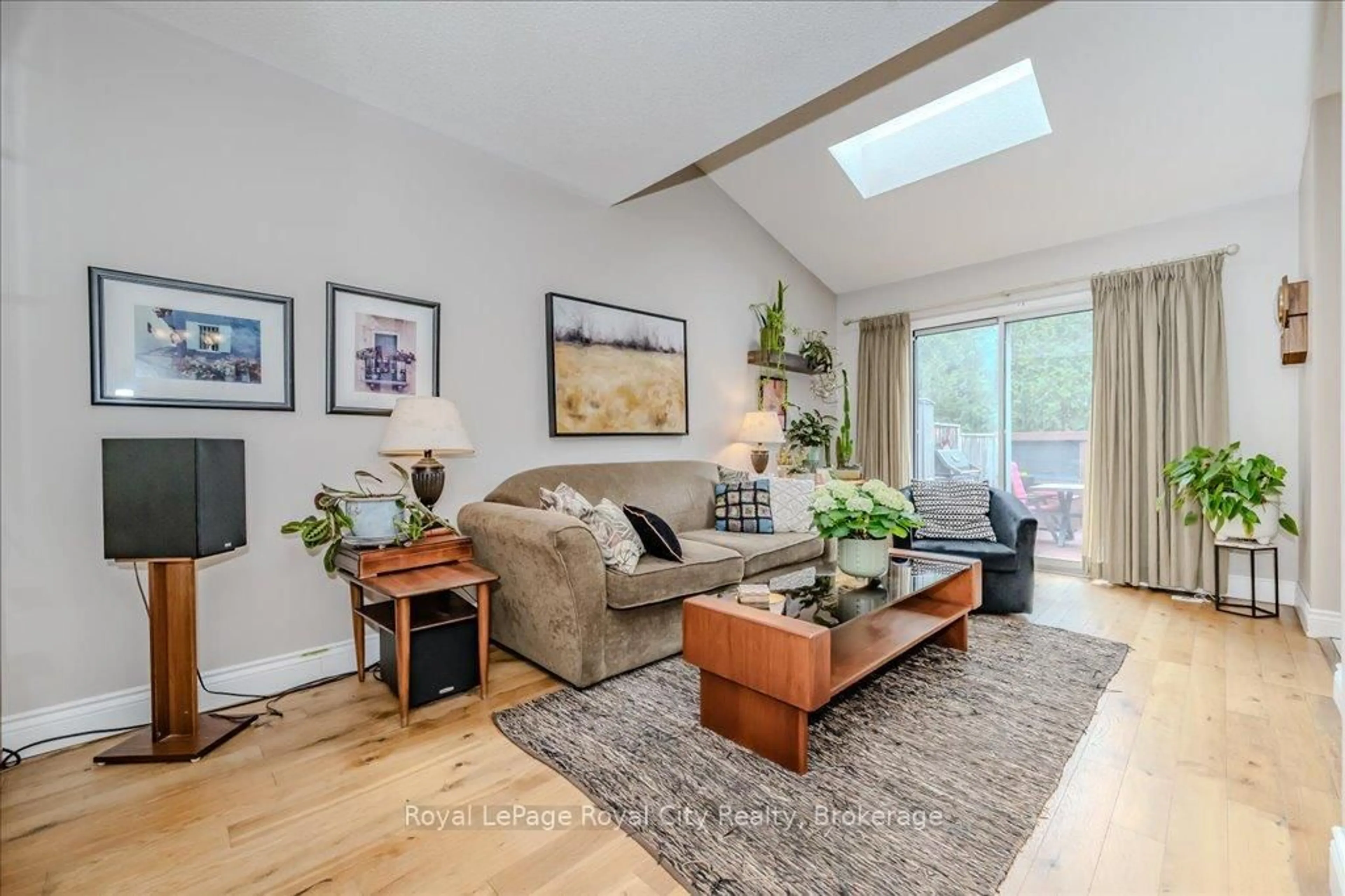 Living room with furniture, wood/laminate floor for 816 Village Green Blvd, Mississauga Ontario L5E 3H8