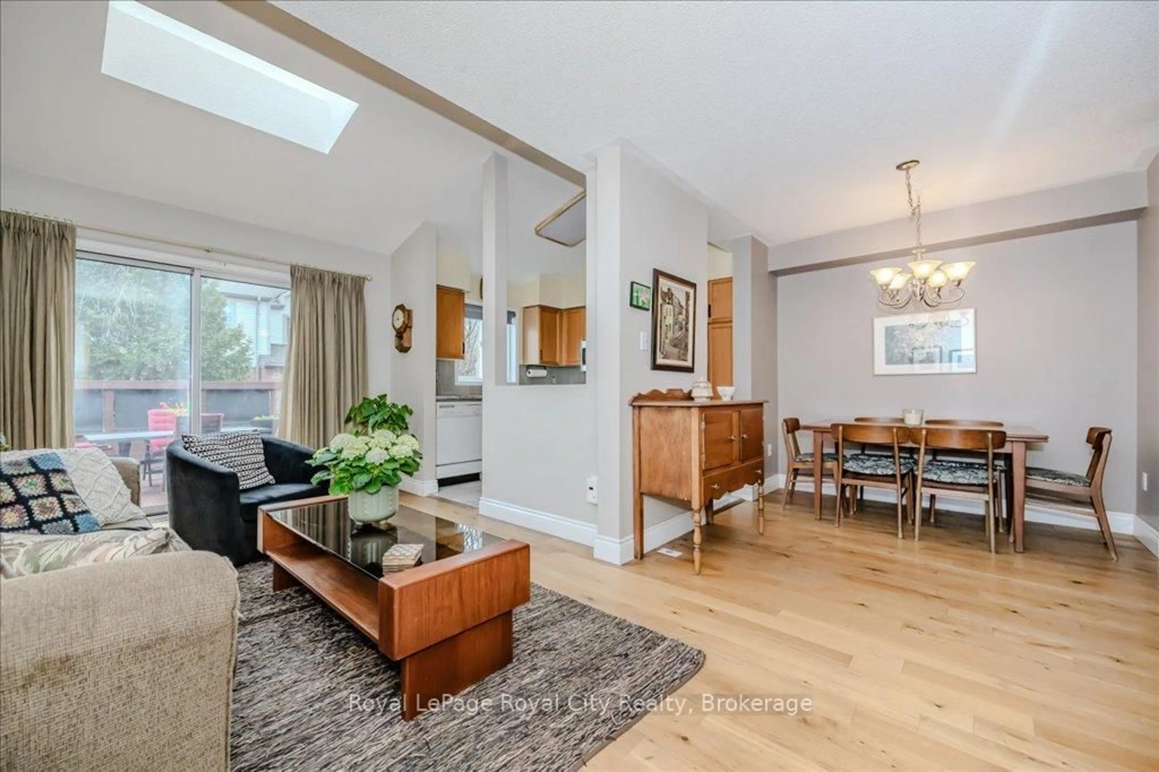 Unknown for 816 Village Green Blvd, Mississauga Ontario L5E 3H8