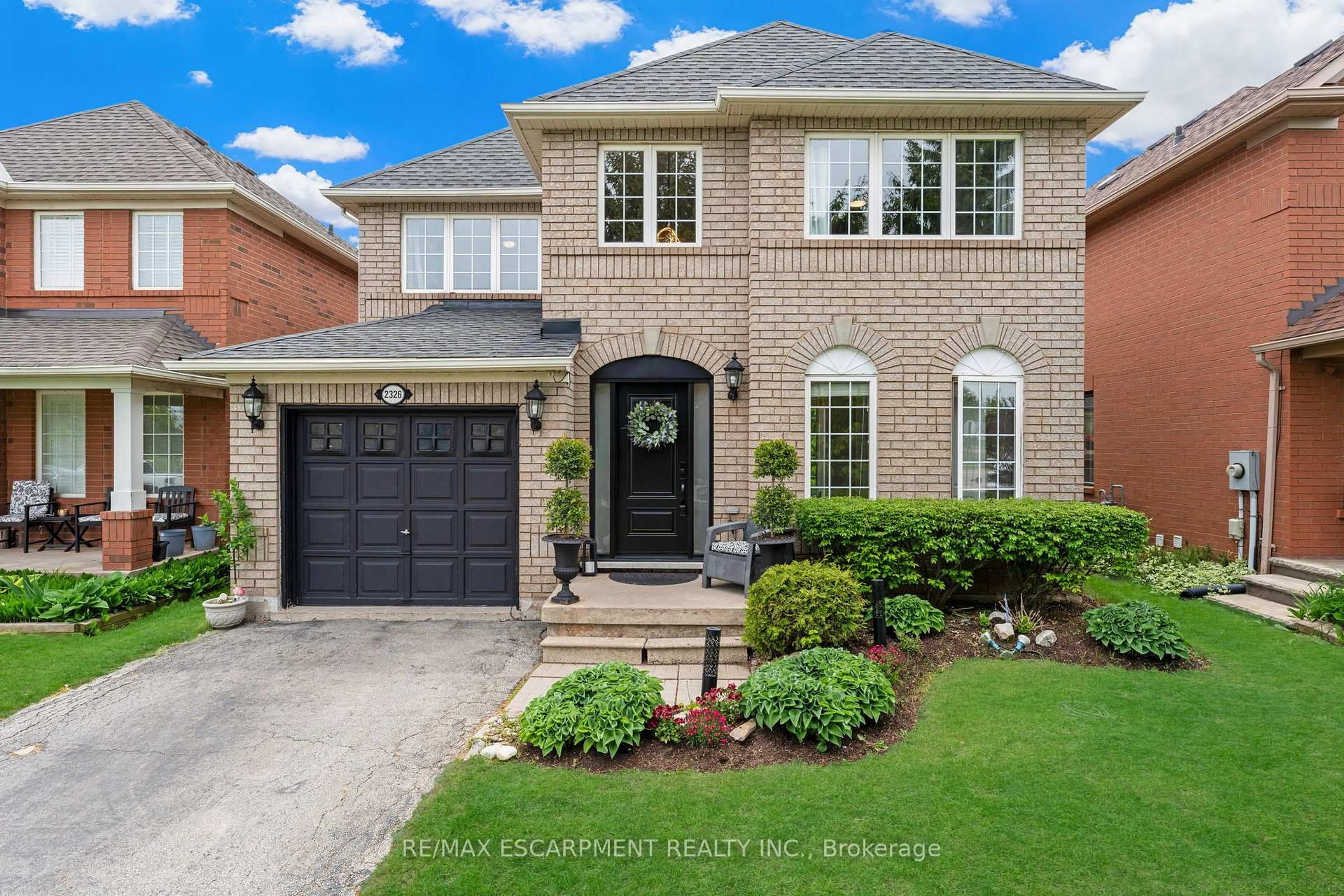 Home with brick exterior material, street for 2326 PROUDFOOT Tr, Oakville Ontario L6M 3Y2