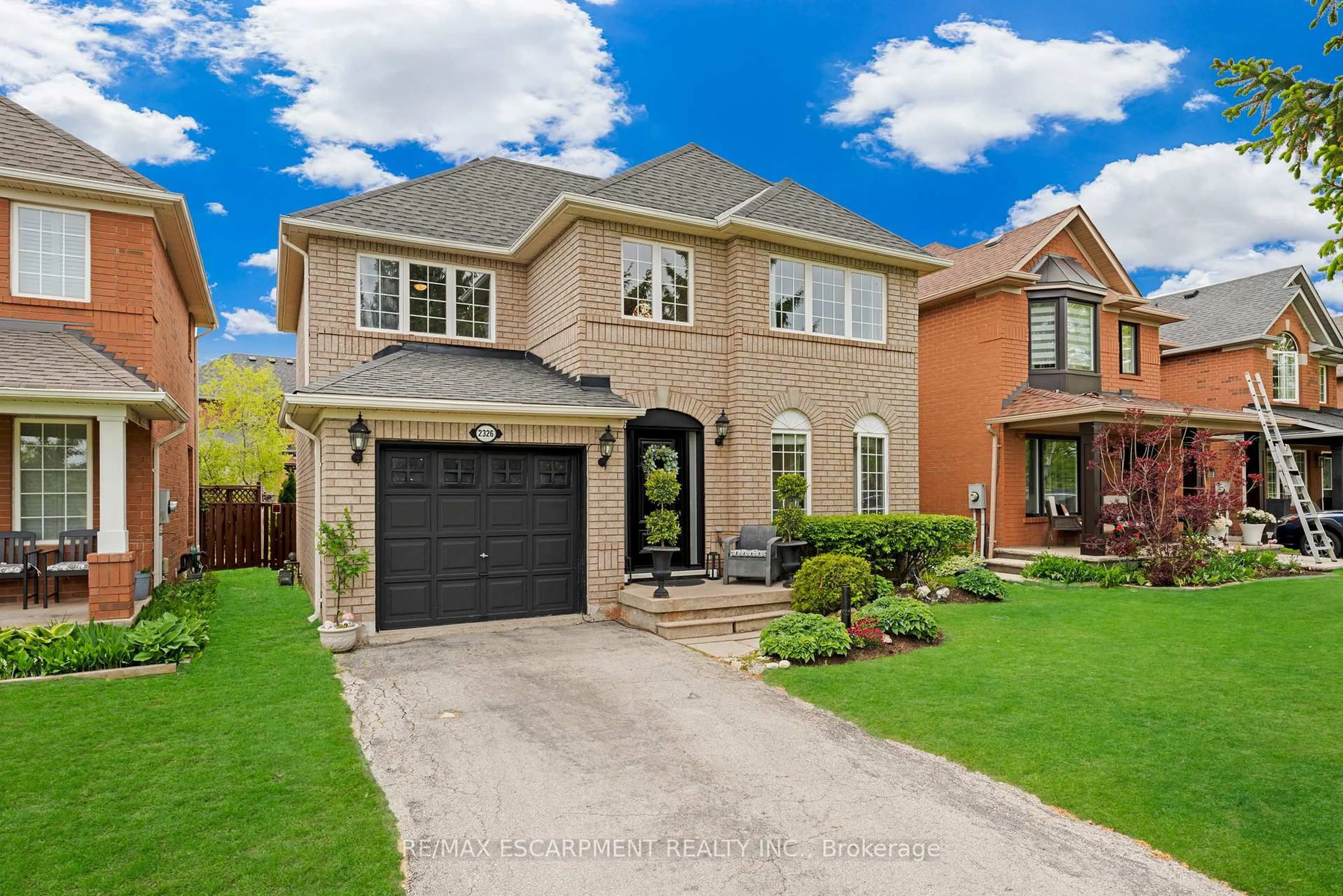 Home with brick exterior material, street for 2326 PROUDFOOT Tr, Oakville Ontario L6M 3Y2