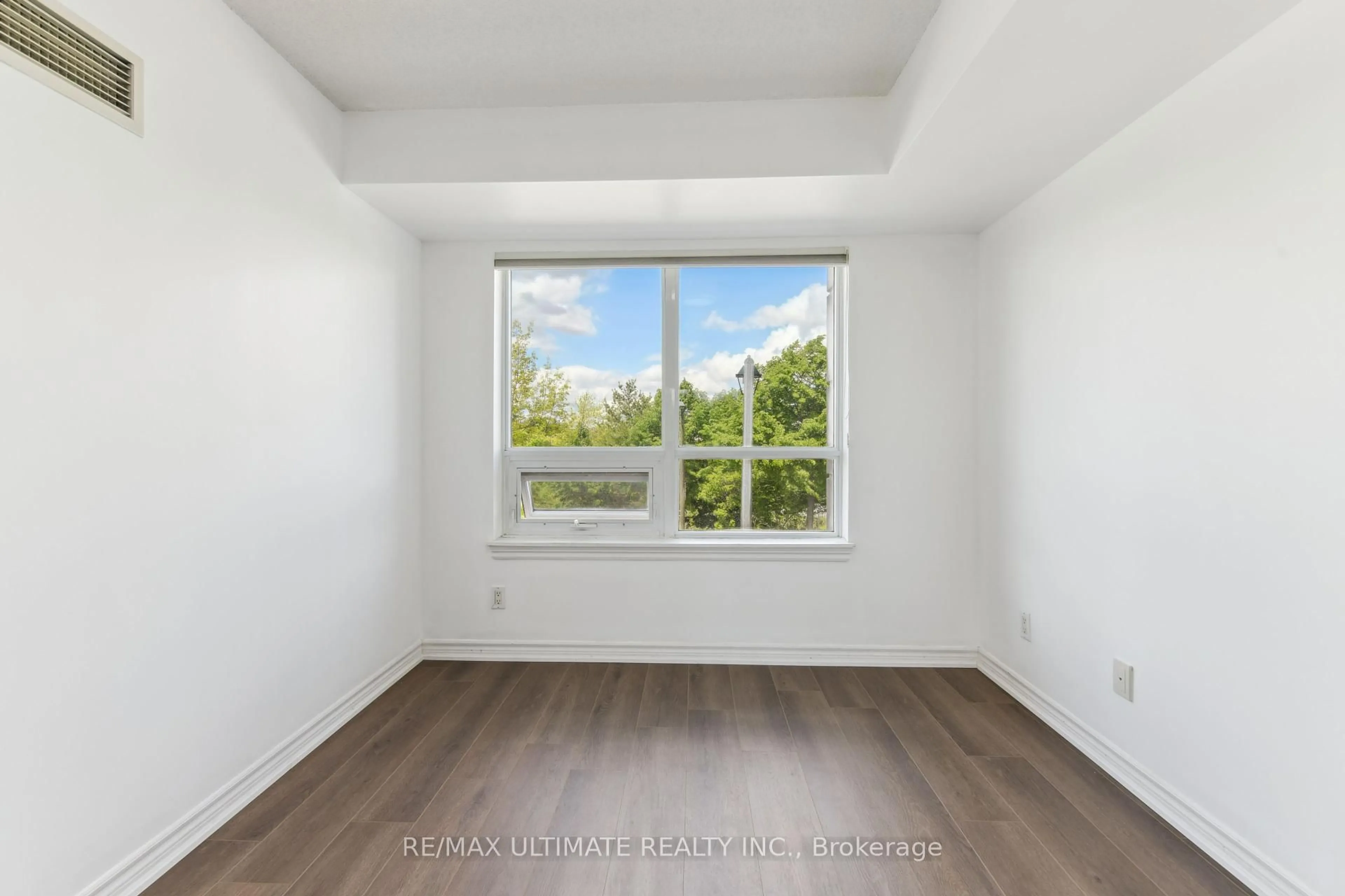 A pic of a room for 2325 Central Park Dr #202, Oakville Ontario L6H 0E5