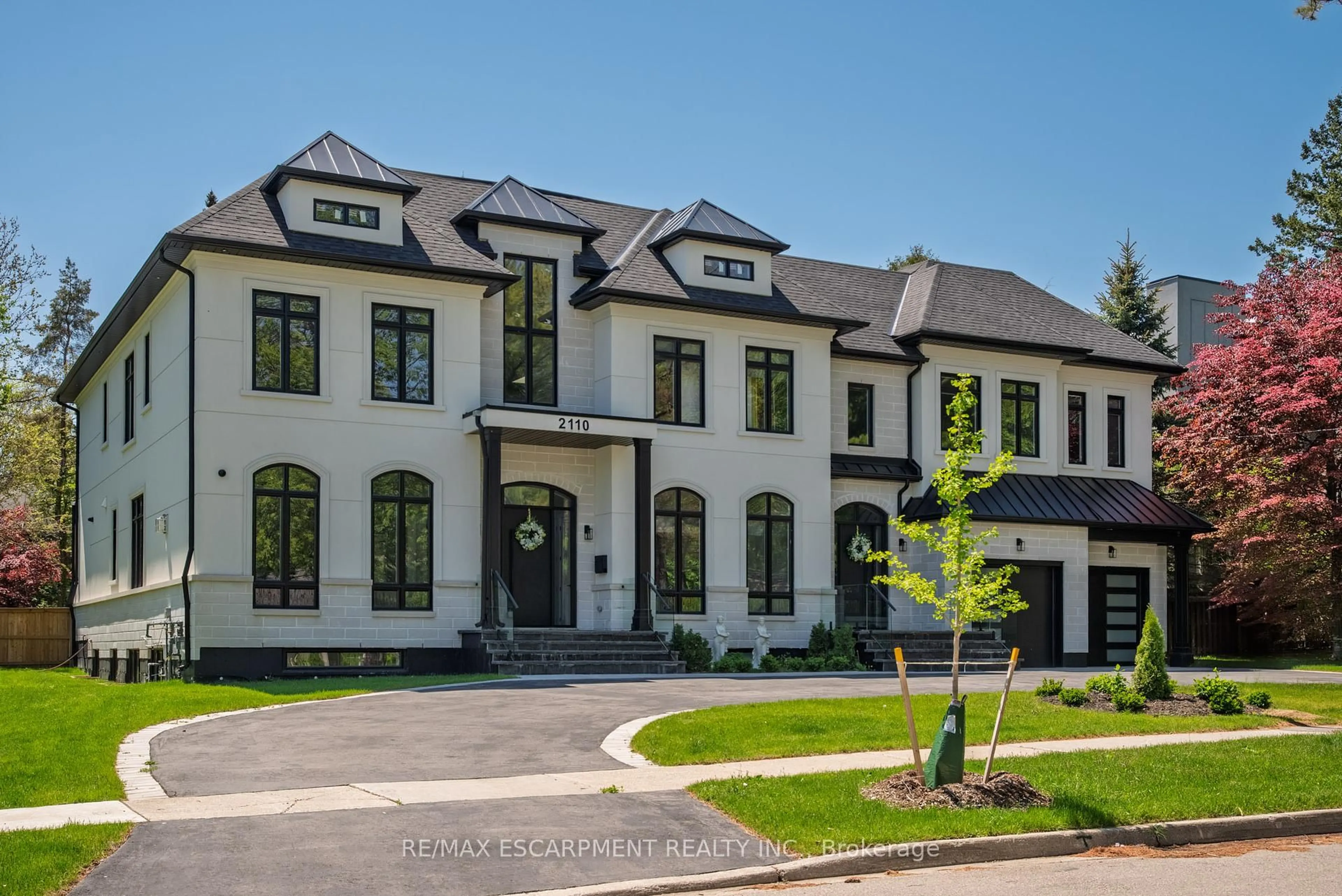 Home with brick exterior material, street for 2110 Stonehouse Cres, Mississauga Ontario L5H 3J1