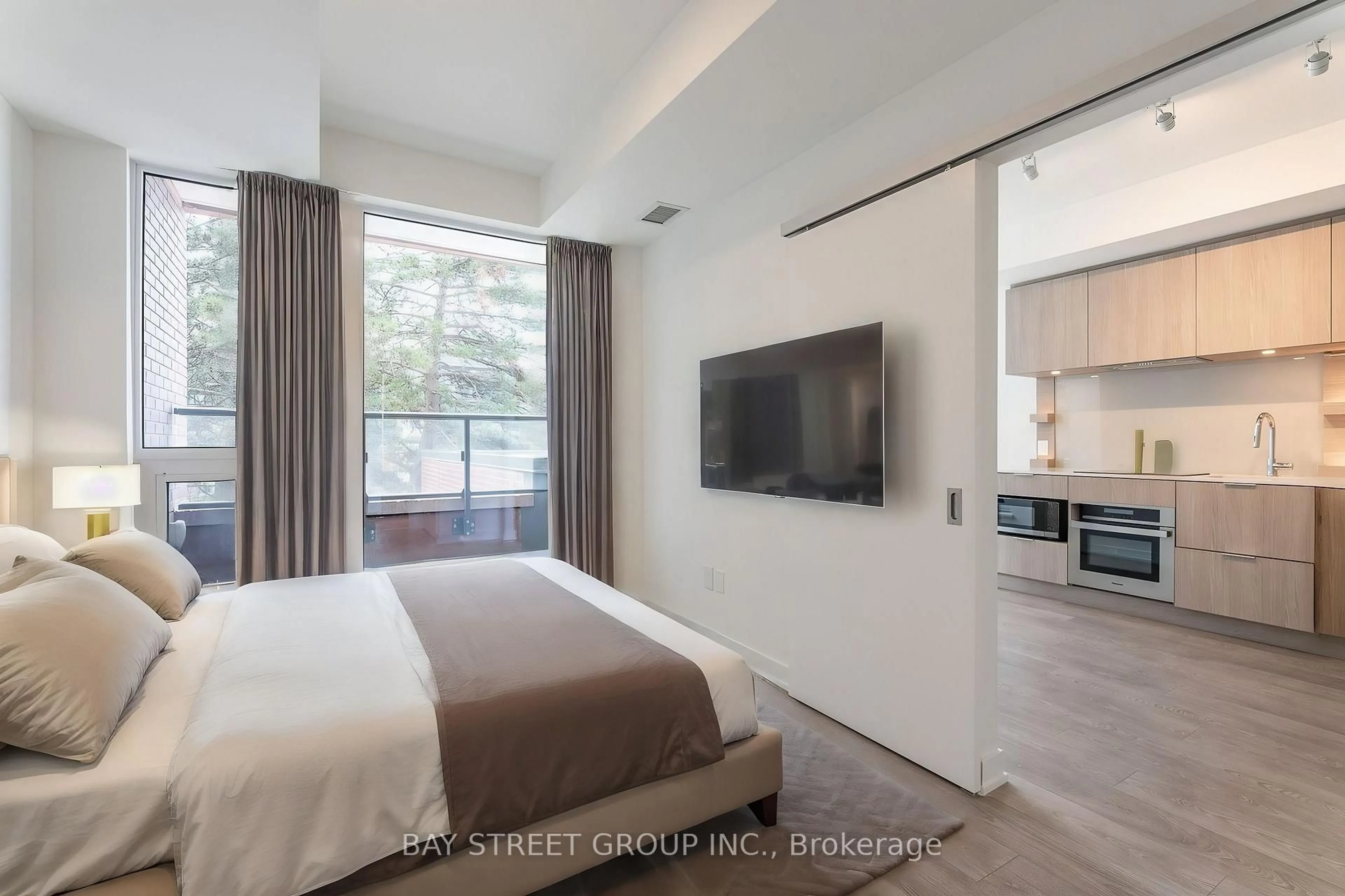 Bedroom with bed, unknown for 28 Ann St #515, Mississauga Ontario L5G 3G1