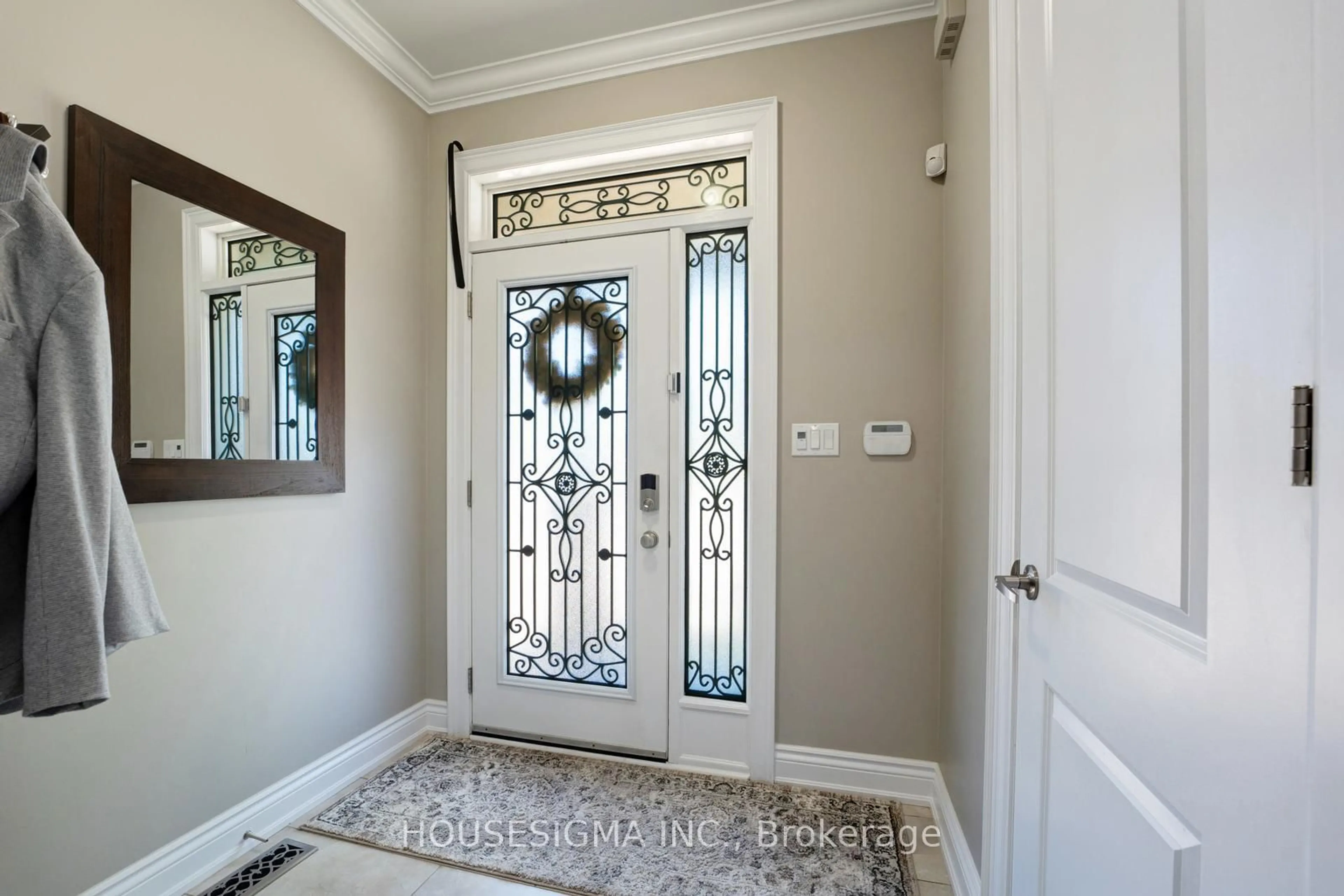 Indoor entryway for 45 Seafair Cres, Brampton Ontario L6Y 5W3