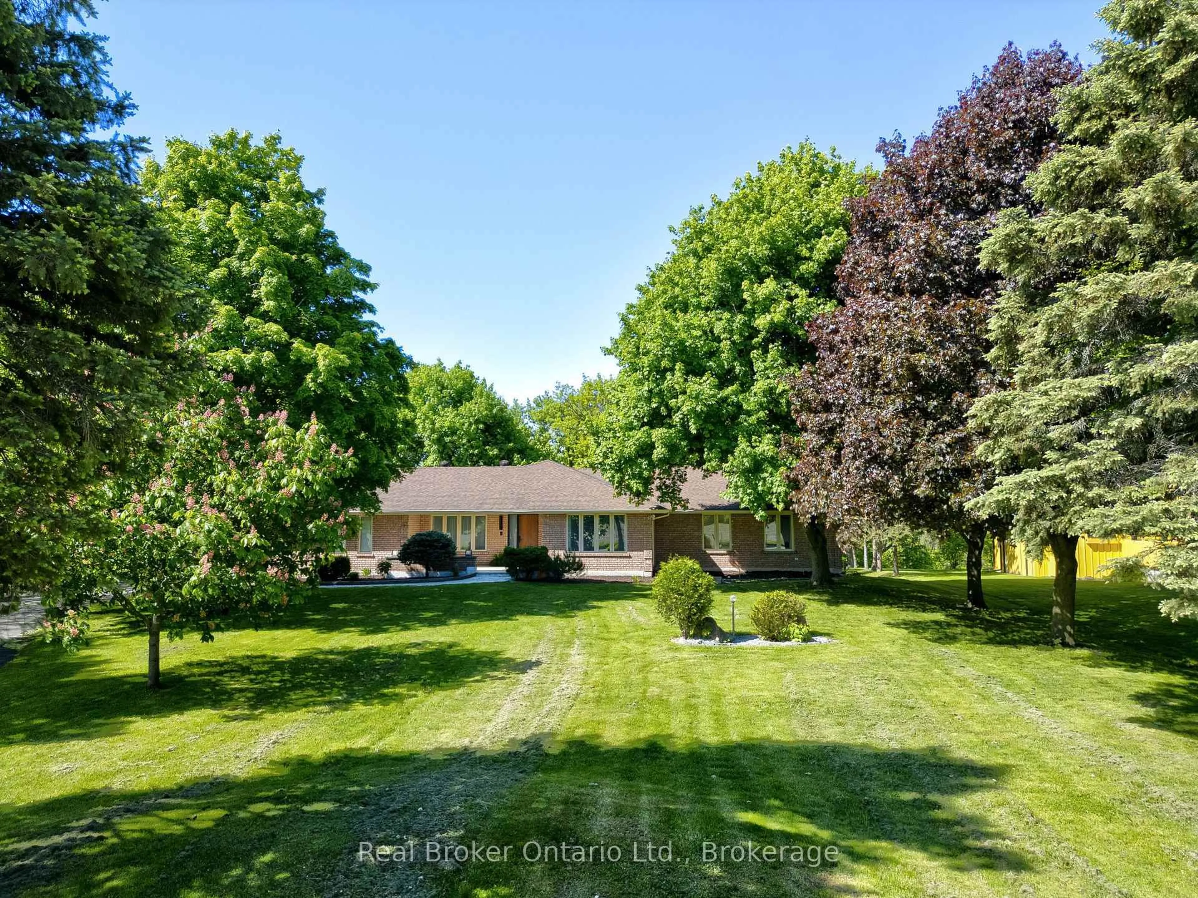 A pic from outside/outdoor area/front of a property/back of a property/a pic from drone, unknown for 10158 Old Pine Crest Rd, Halton Hills Ontario L0P 0A2