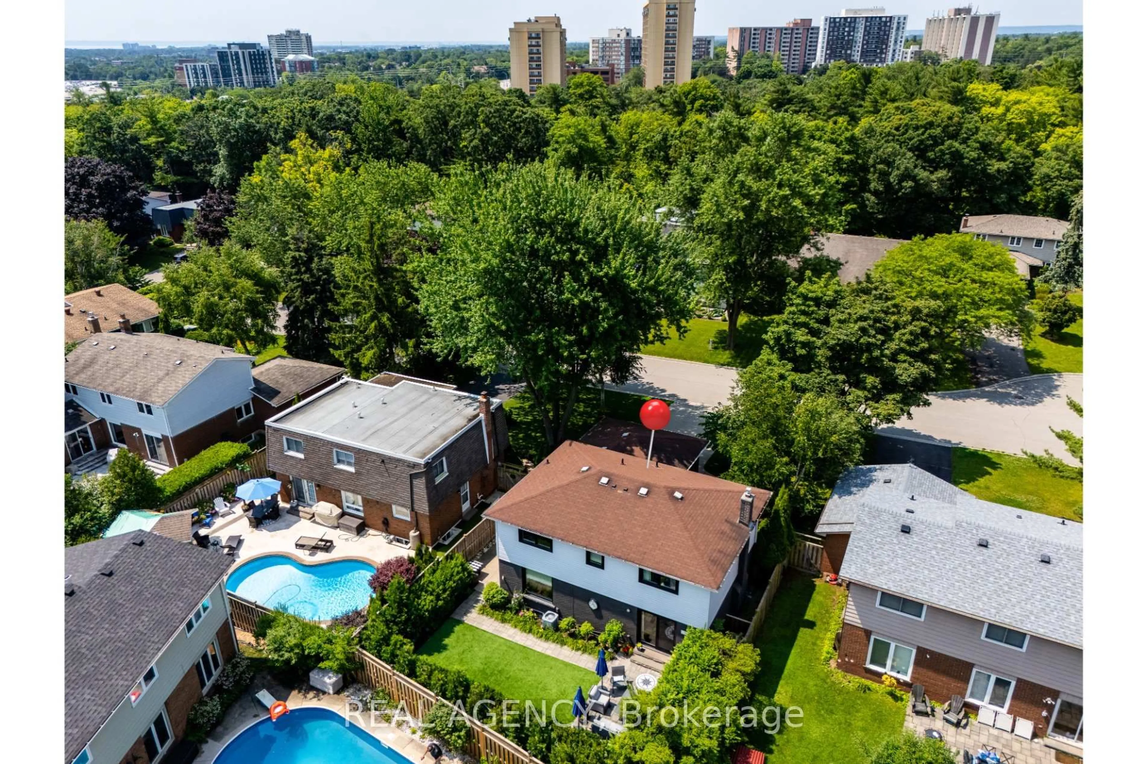 A pic from outside/outdoor area/front of a property/back of a property/a pic from drone, city buildings view from balcony for 1205 Lambeth Rd, Oakville Ontario L6H 2E1
