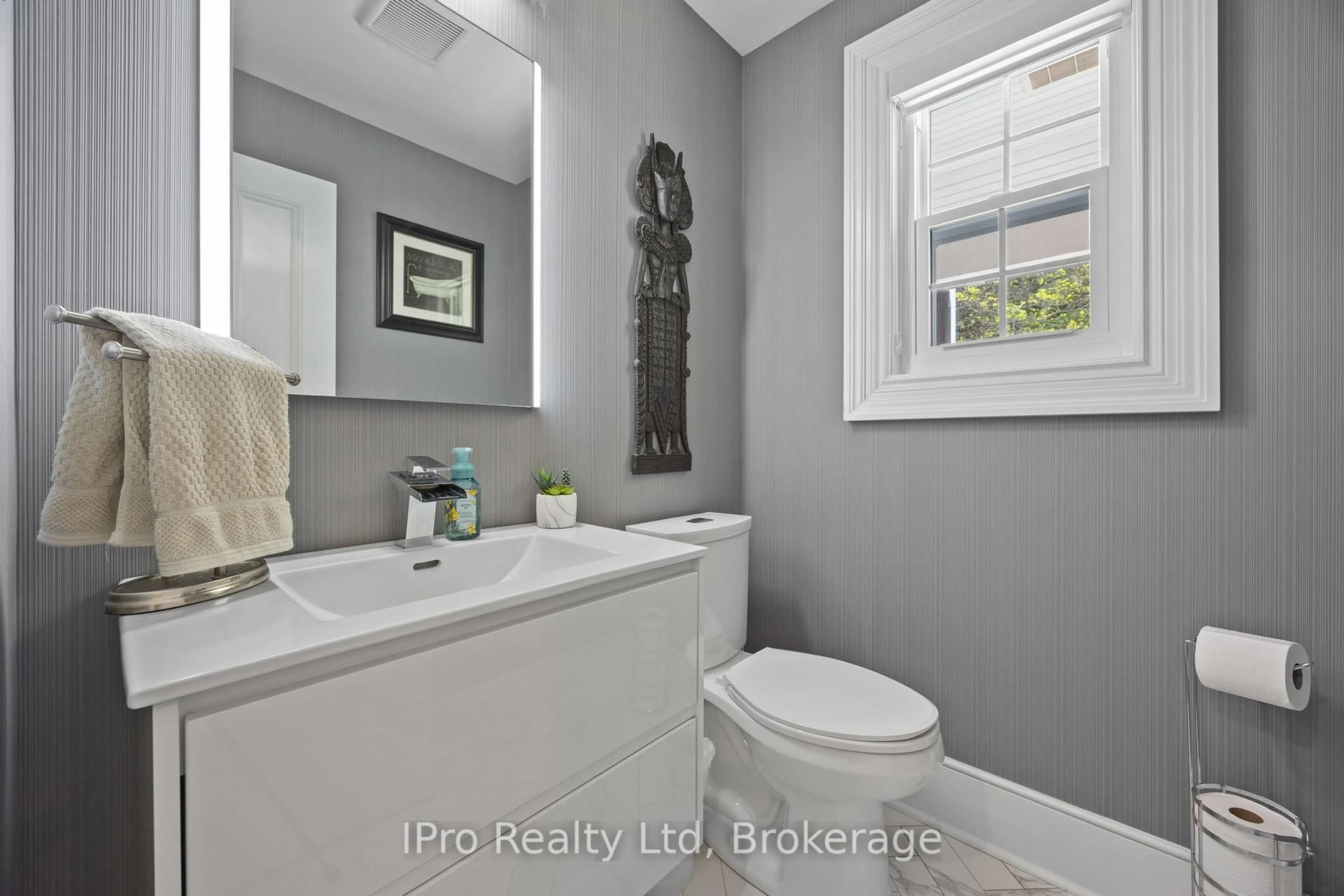 Contemporary bathroom, ceramic/tile floor for 13232 Fifth Line, Milton Ontario N0B 2K0