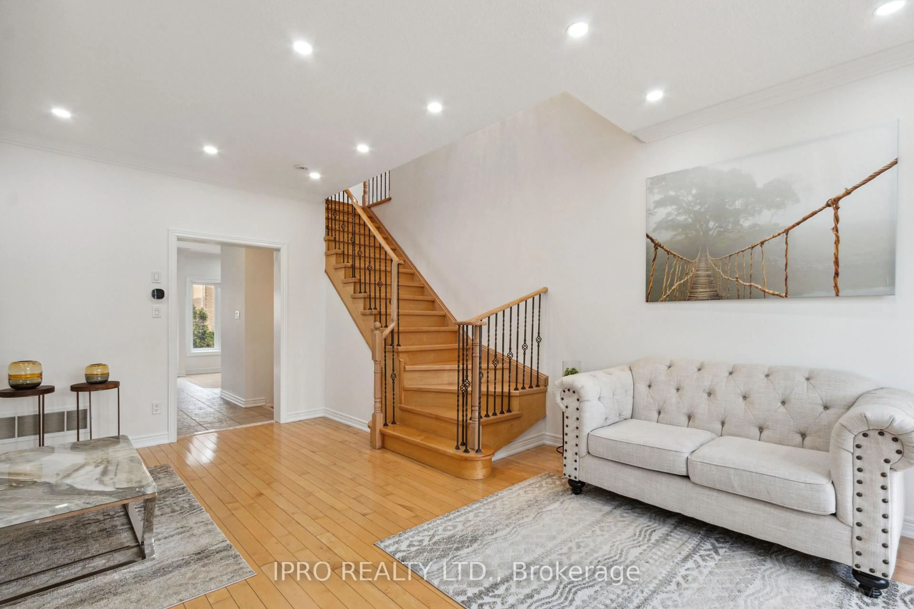 Indoor entryway for 4804 Yorkshire Ave, Mississauga Ontario L4Z 4H3