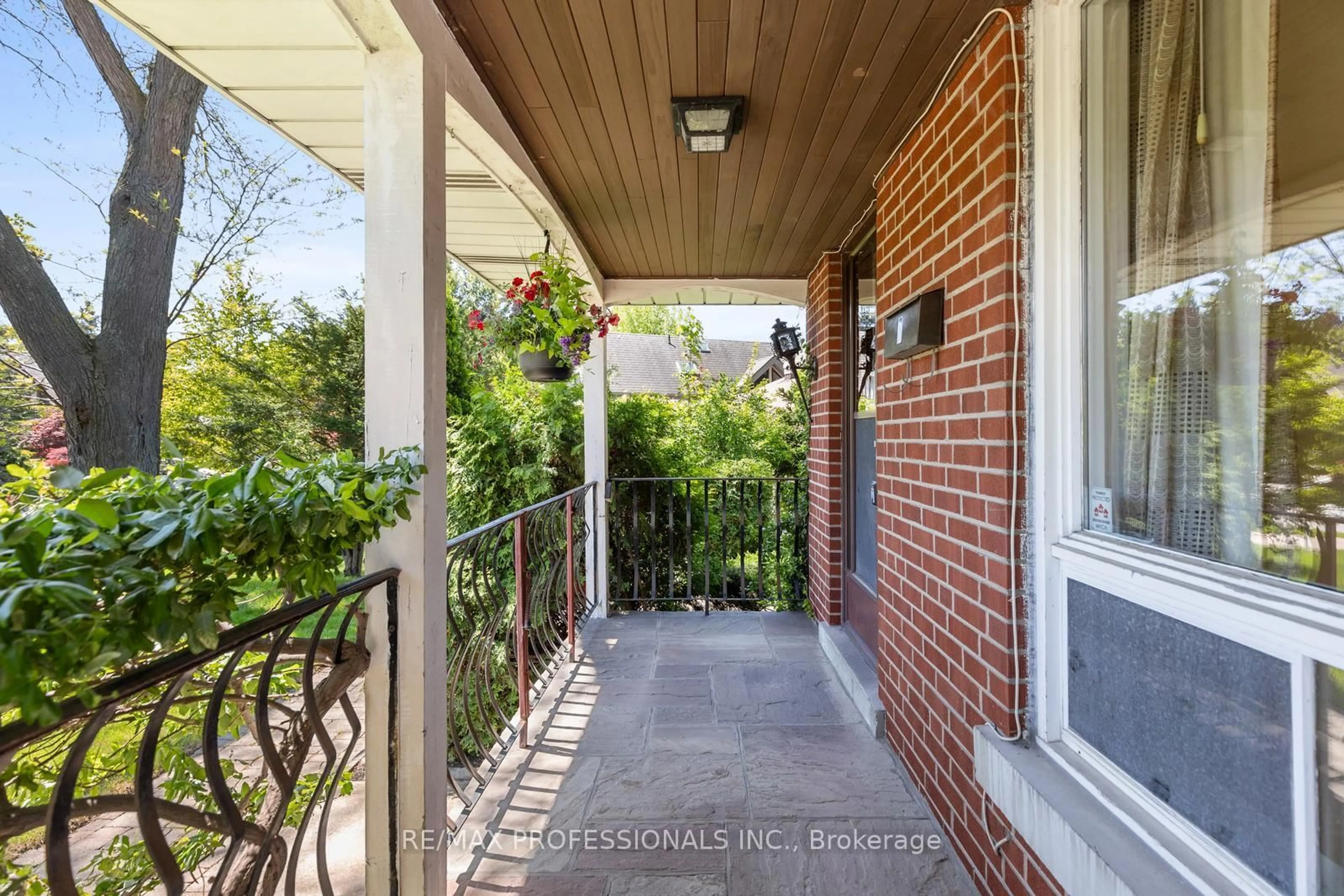 Unknown for 8 Glendarling Rd, Toronto Ontario M9A 4G2