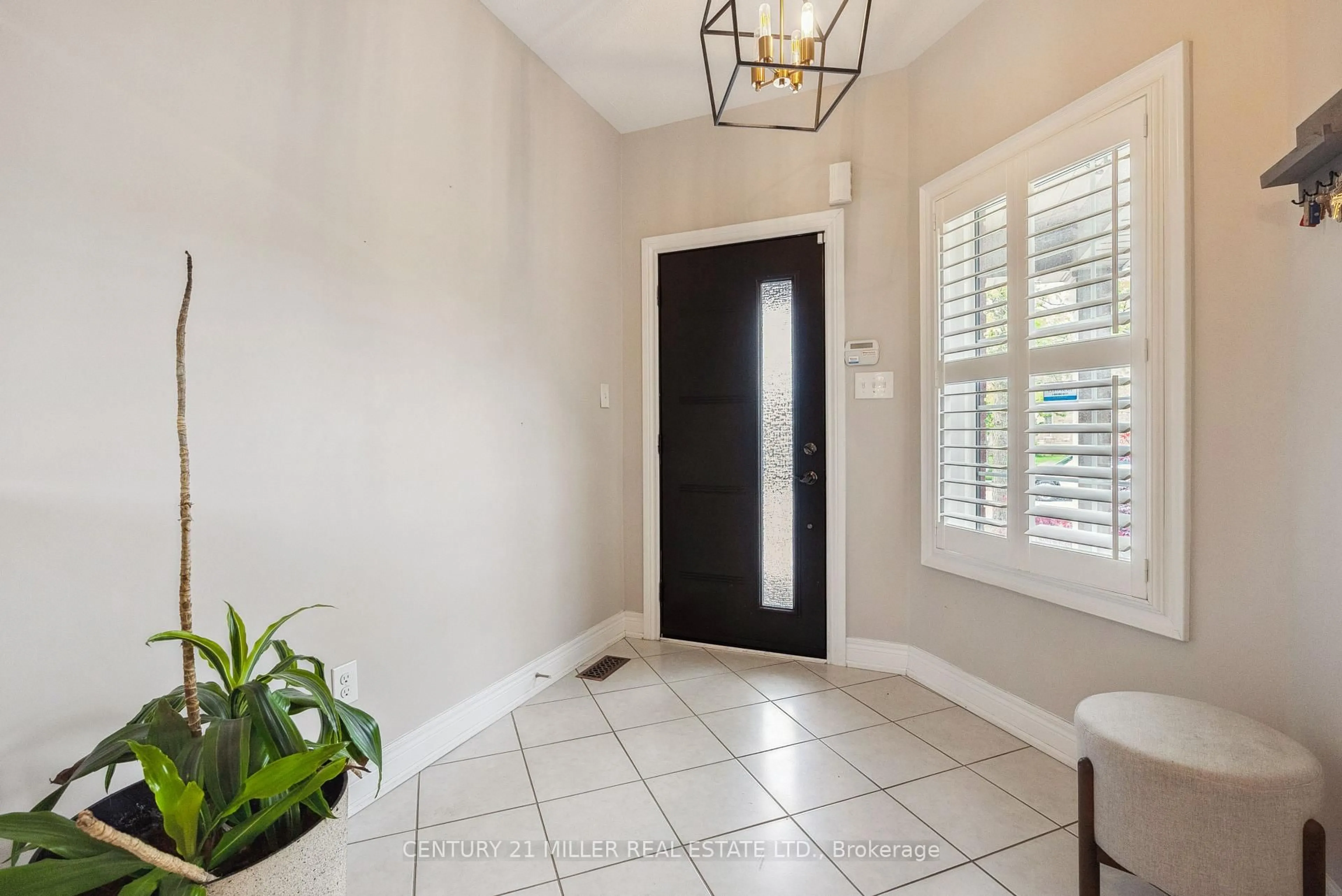 Indoor entryway for 2139 FIDDLERS Way, Oakville Ontario L6M 0M5