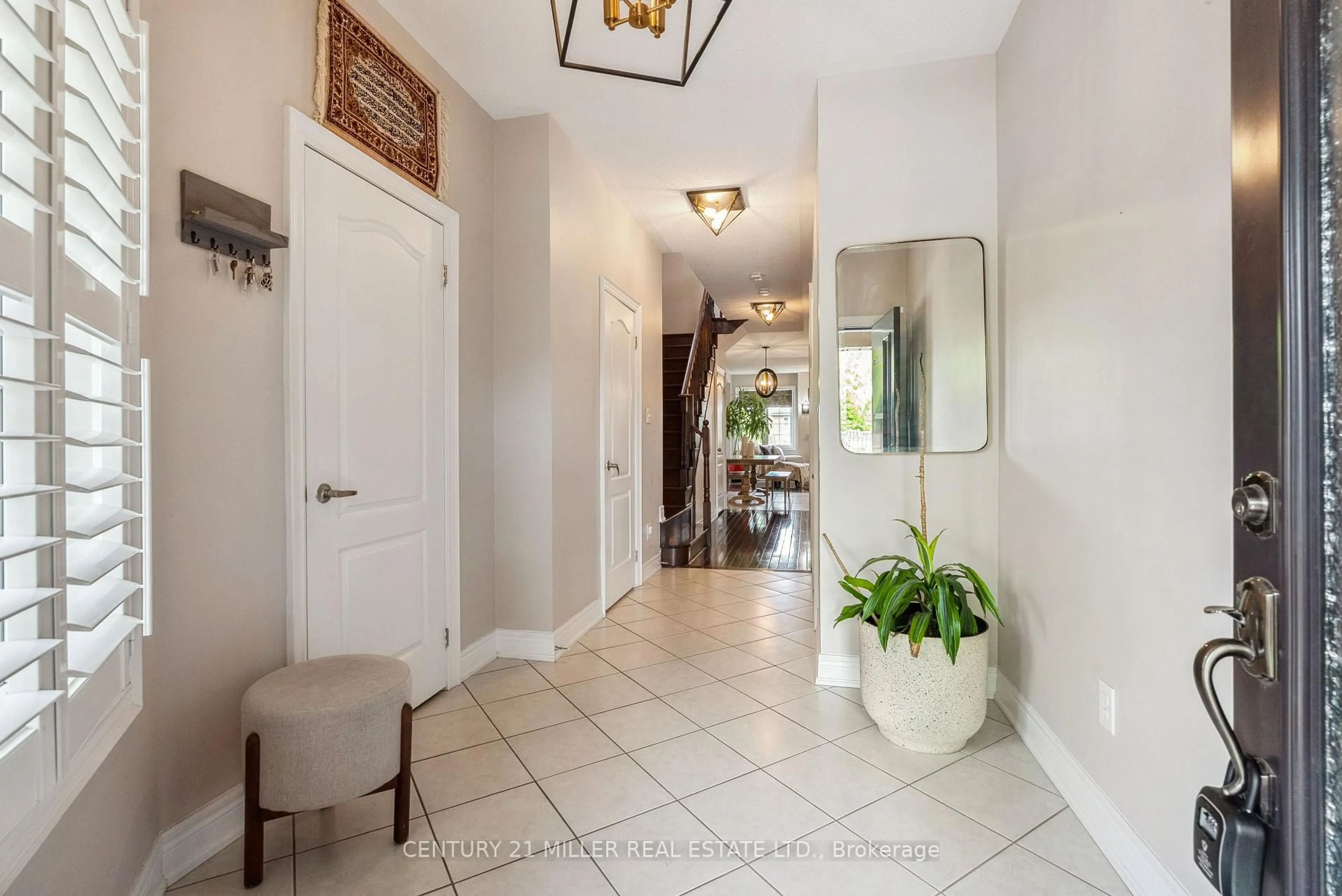 Indoor entryway for 2139 FIDDLERS Way, Oakville Ontario L6M 0M5