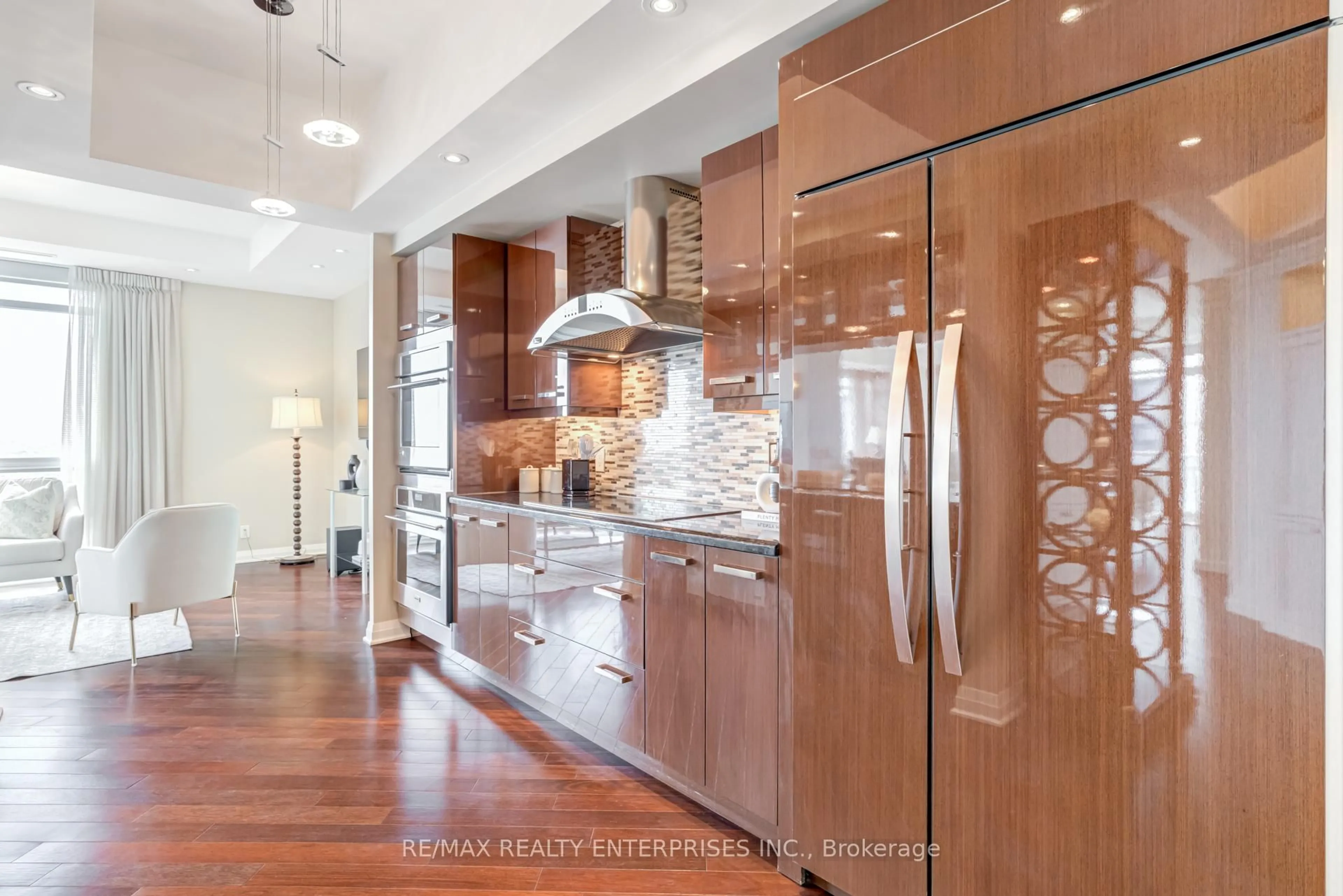 Contemporary kitchen, ceramic/tile floor for 1055 Southdown Rd #UPH10, Mississauga Ontario L5J 0A3