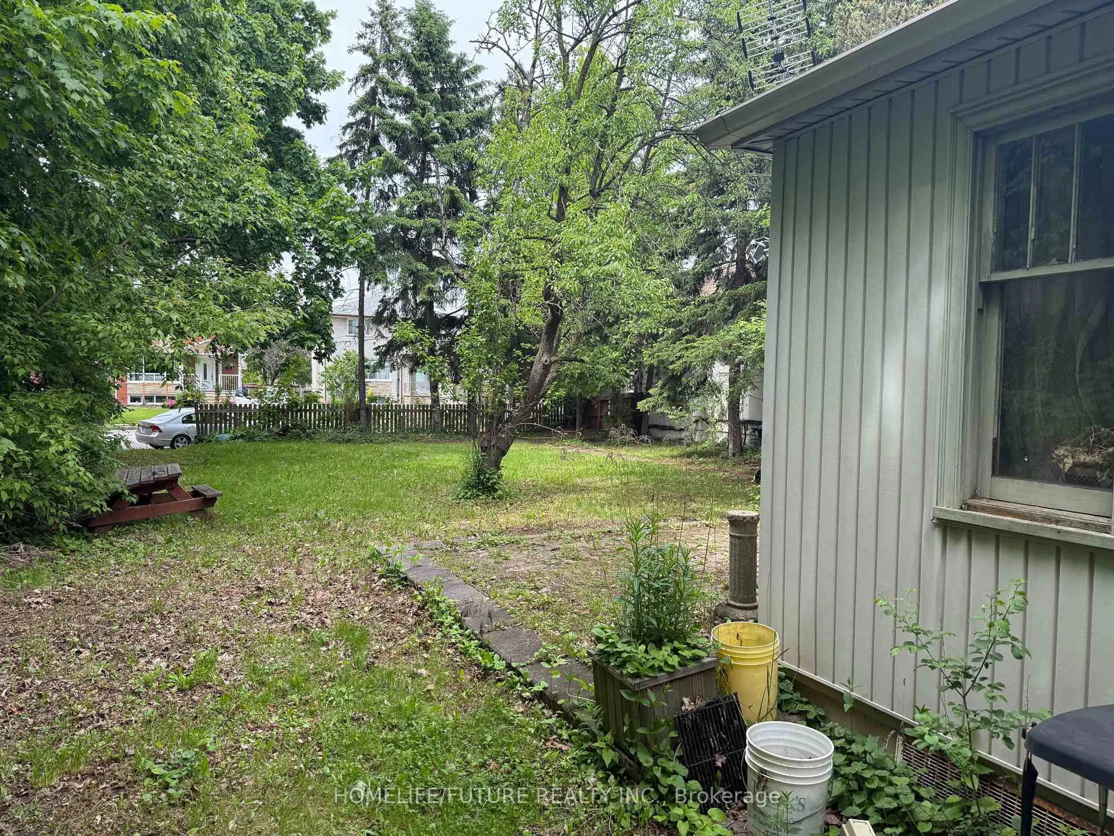 Unknown for 31 Maple Bush Ave, Toronto Ontario M1N 1S7